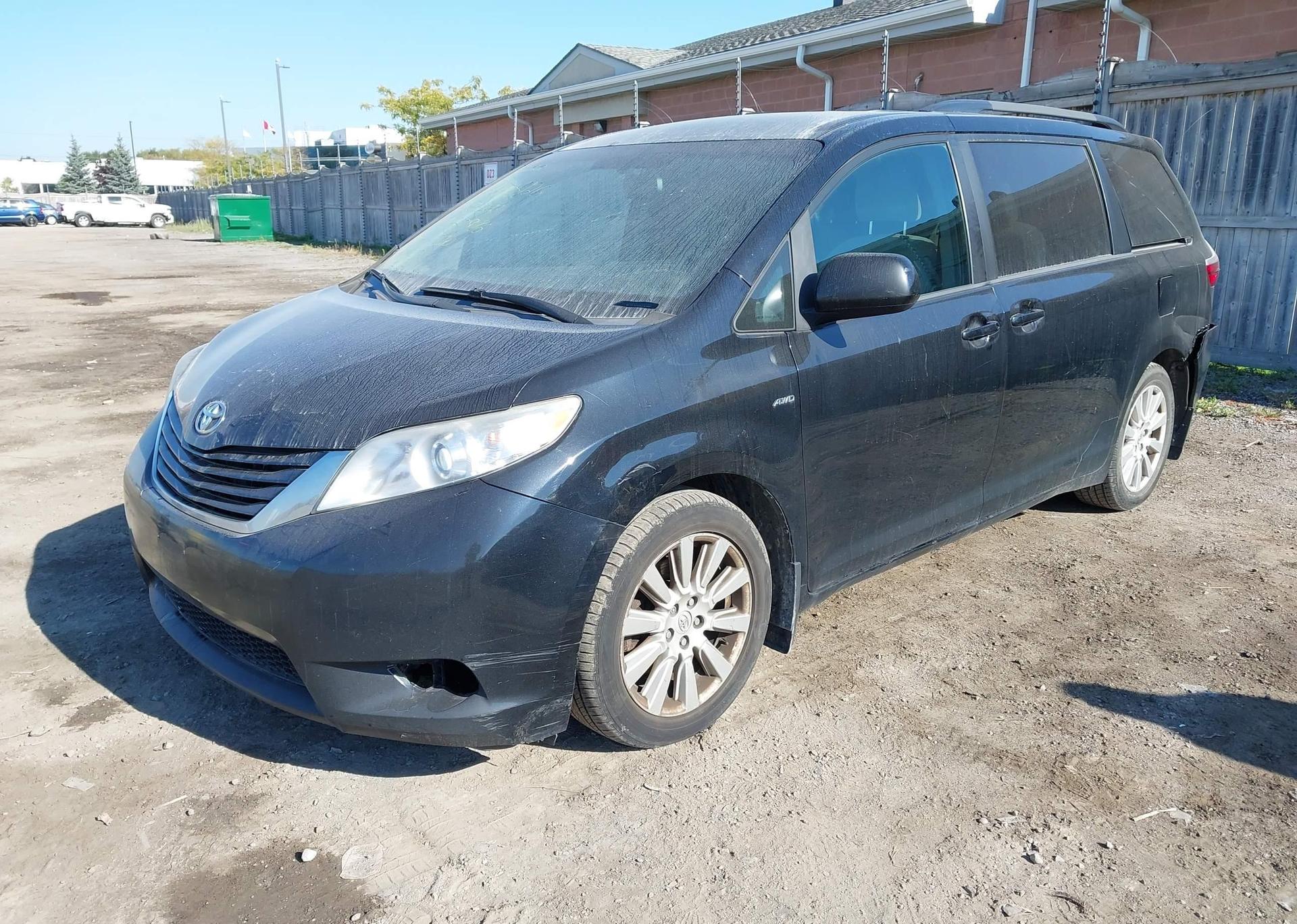 2017 TOYOTA SIENNA LE