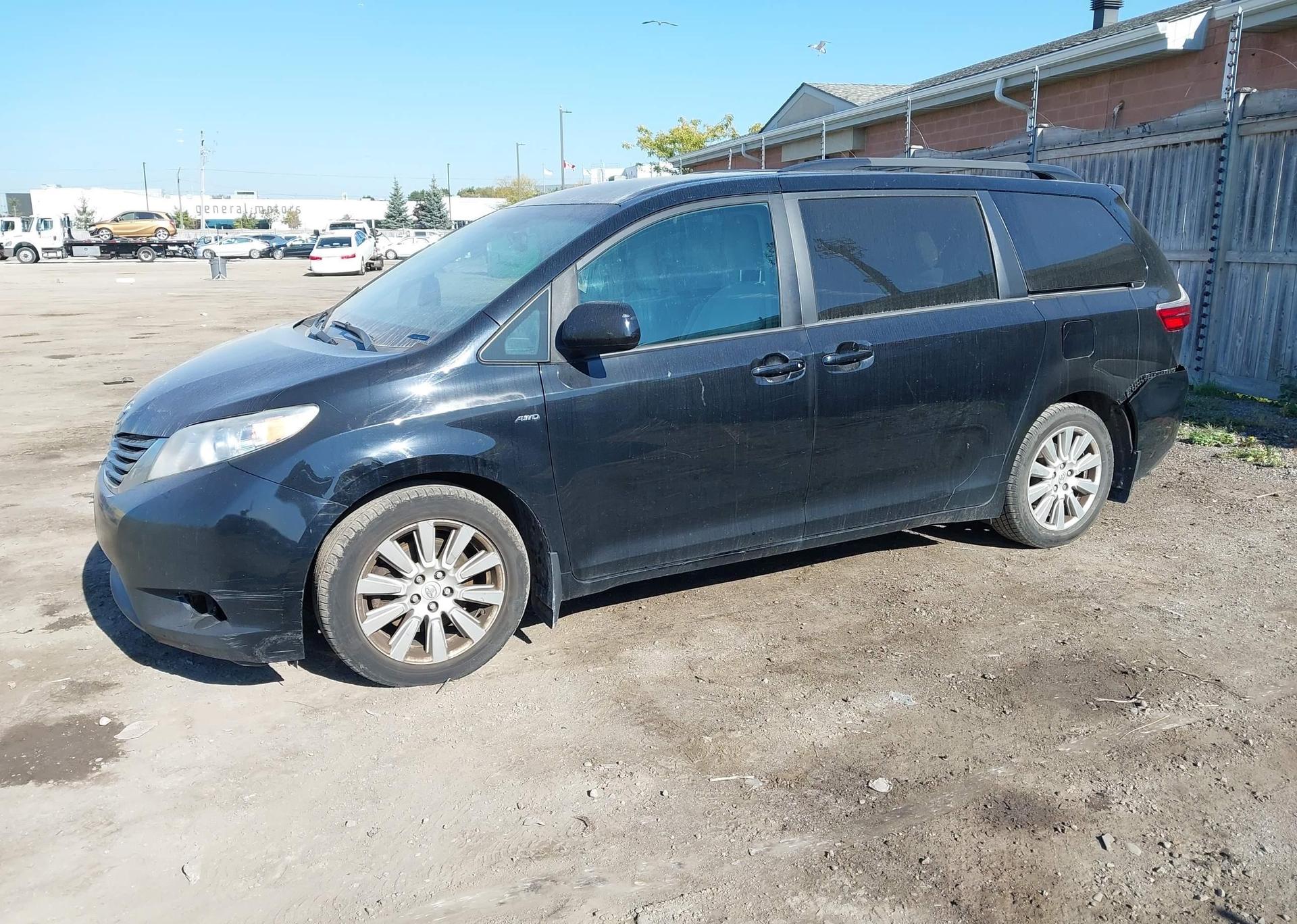 2017 TOYOTA SIENNA LE