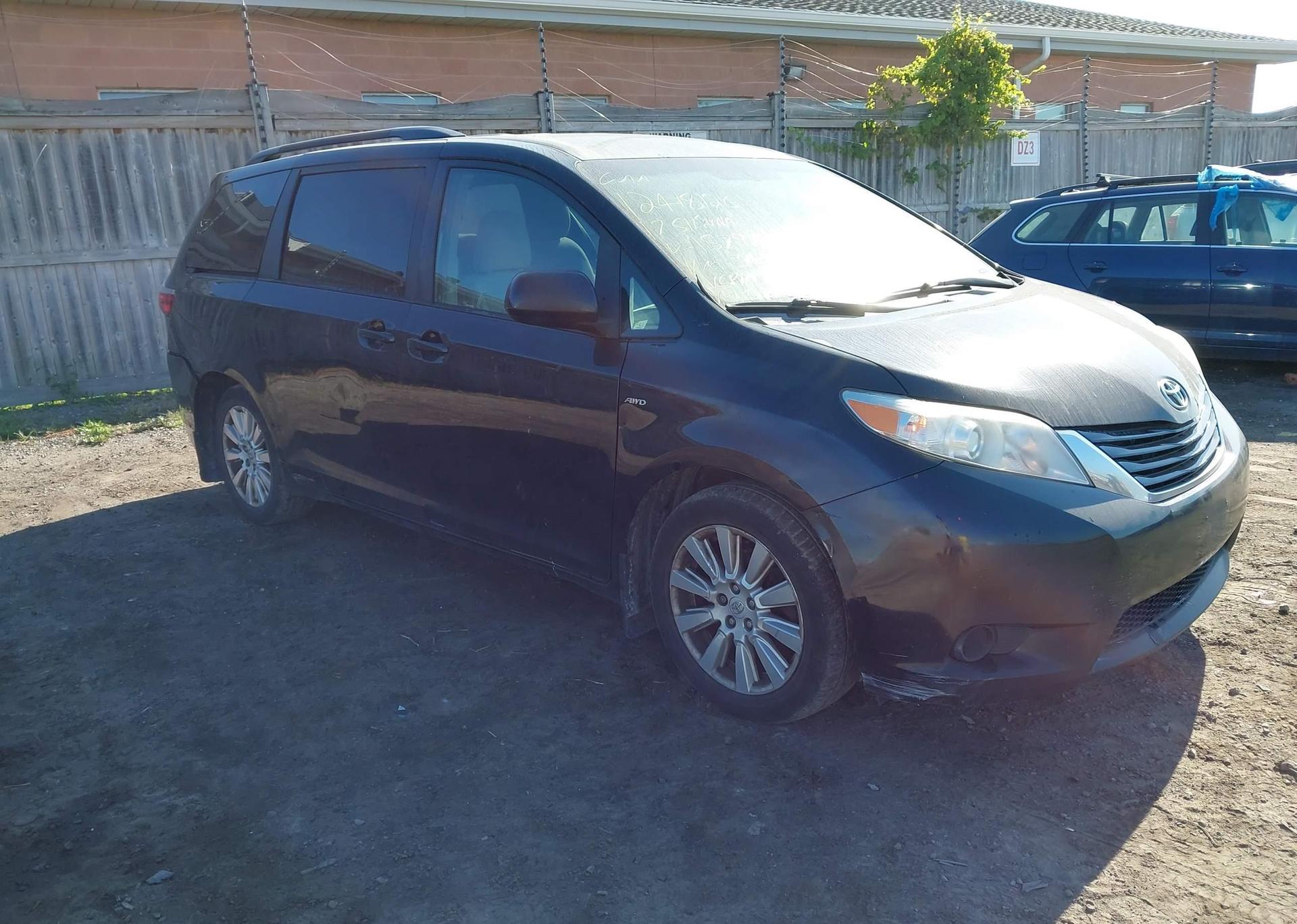 2017 TOYOTA SIENNA LE