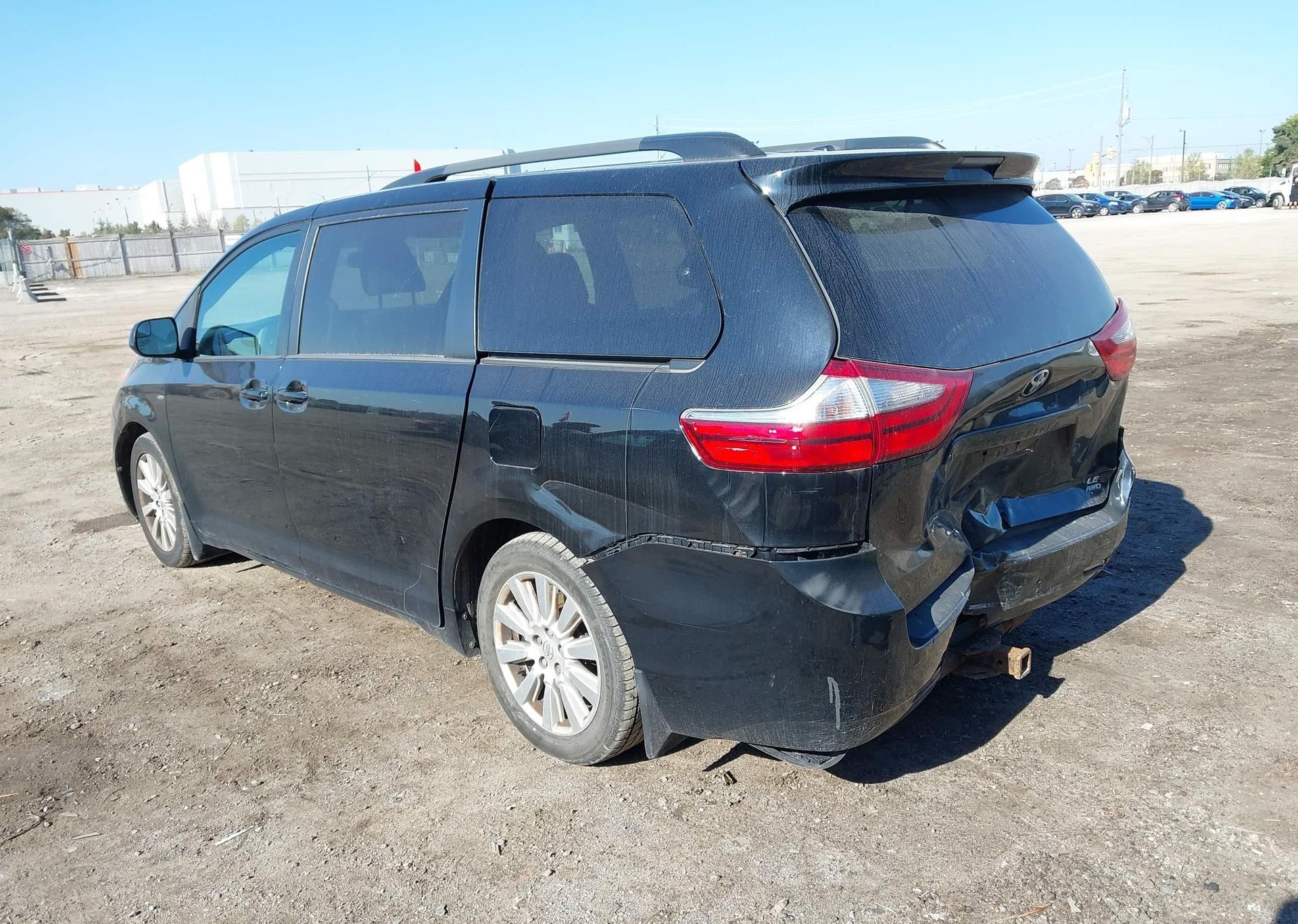 2017 TOYOTA SIENNA LE