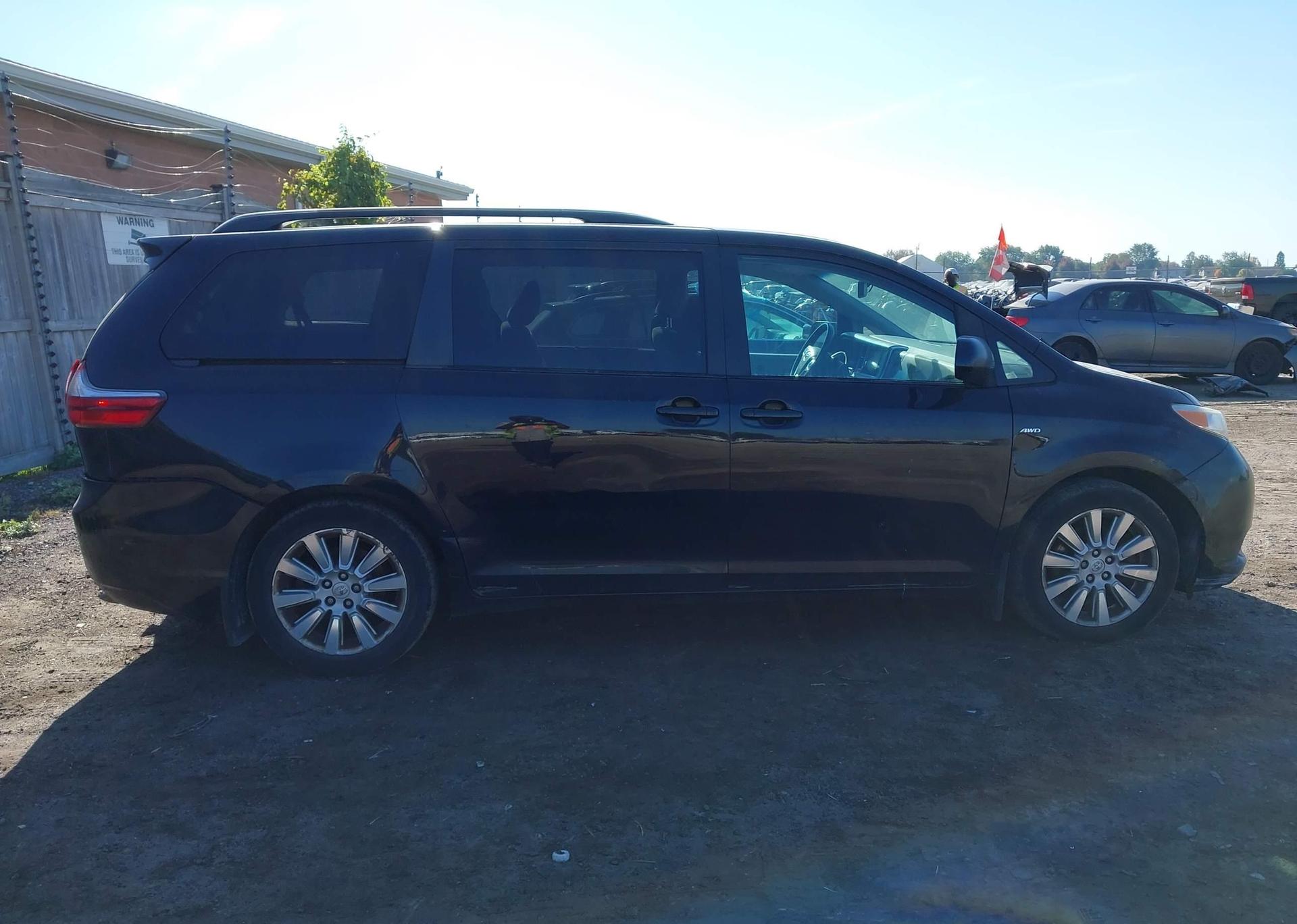 2017 TOYOTA SIENNA LE