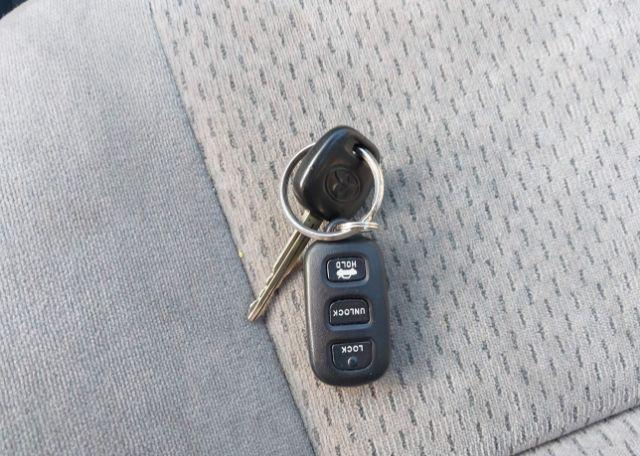 2004 TOYOTA CAMRY LE