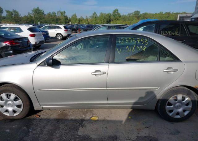 2004 TOYOTA CAMRY LE