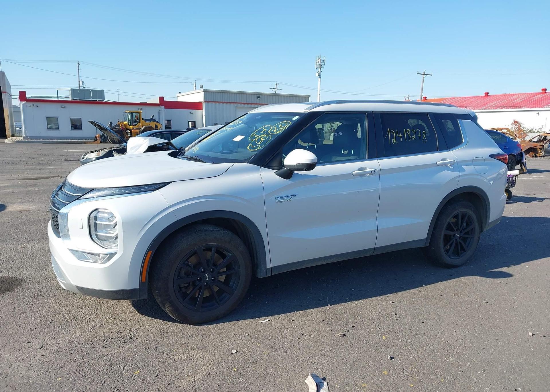 2024 MITSUBISHI OUTLANDER PHEV LE
