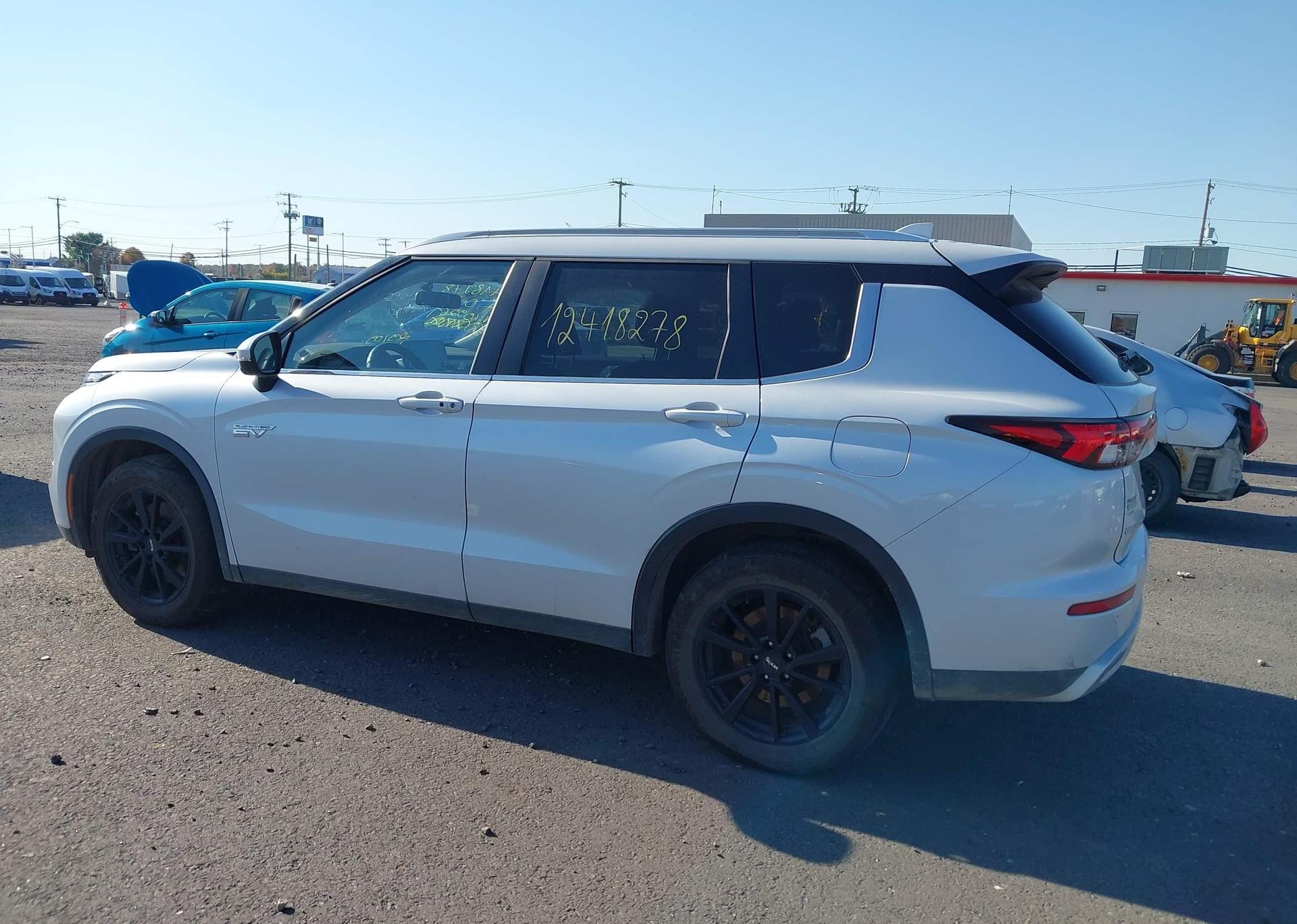 2024 MITSUBISHI OUTLANDER PHEV LE