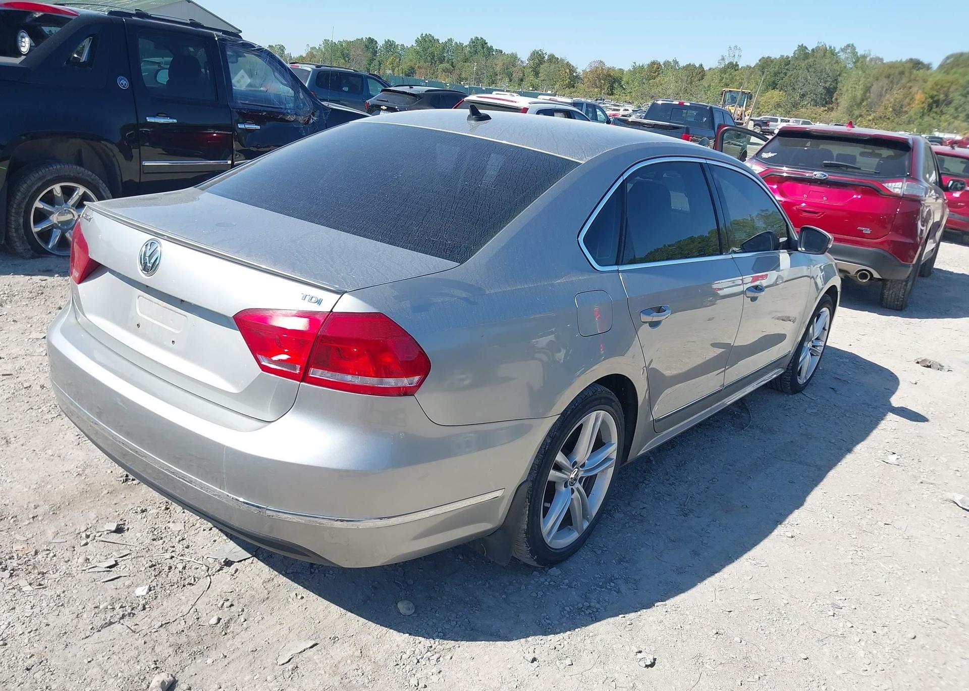 2013 VOLKSWAGEN PASSAT SEL