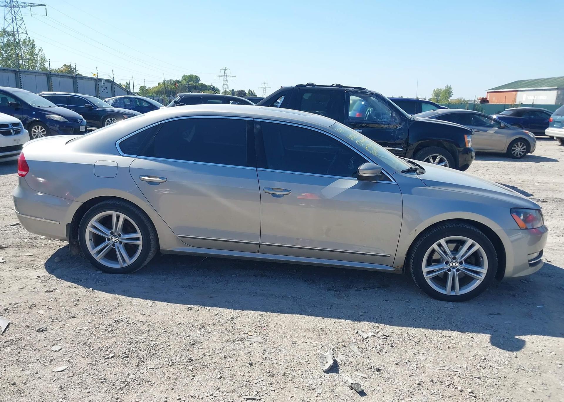 2013 VOLKSWAGEN PASSAT SEL
