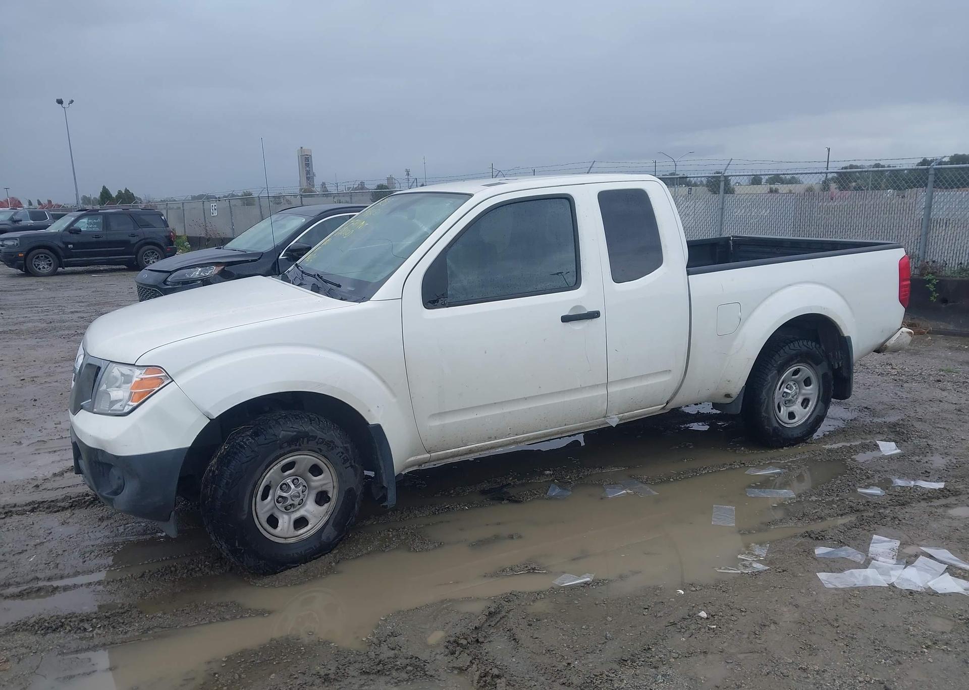 2019 NISSAN Frontier s