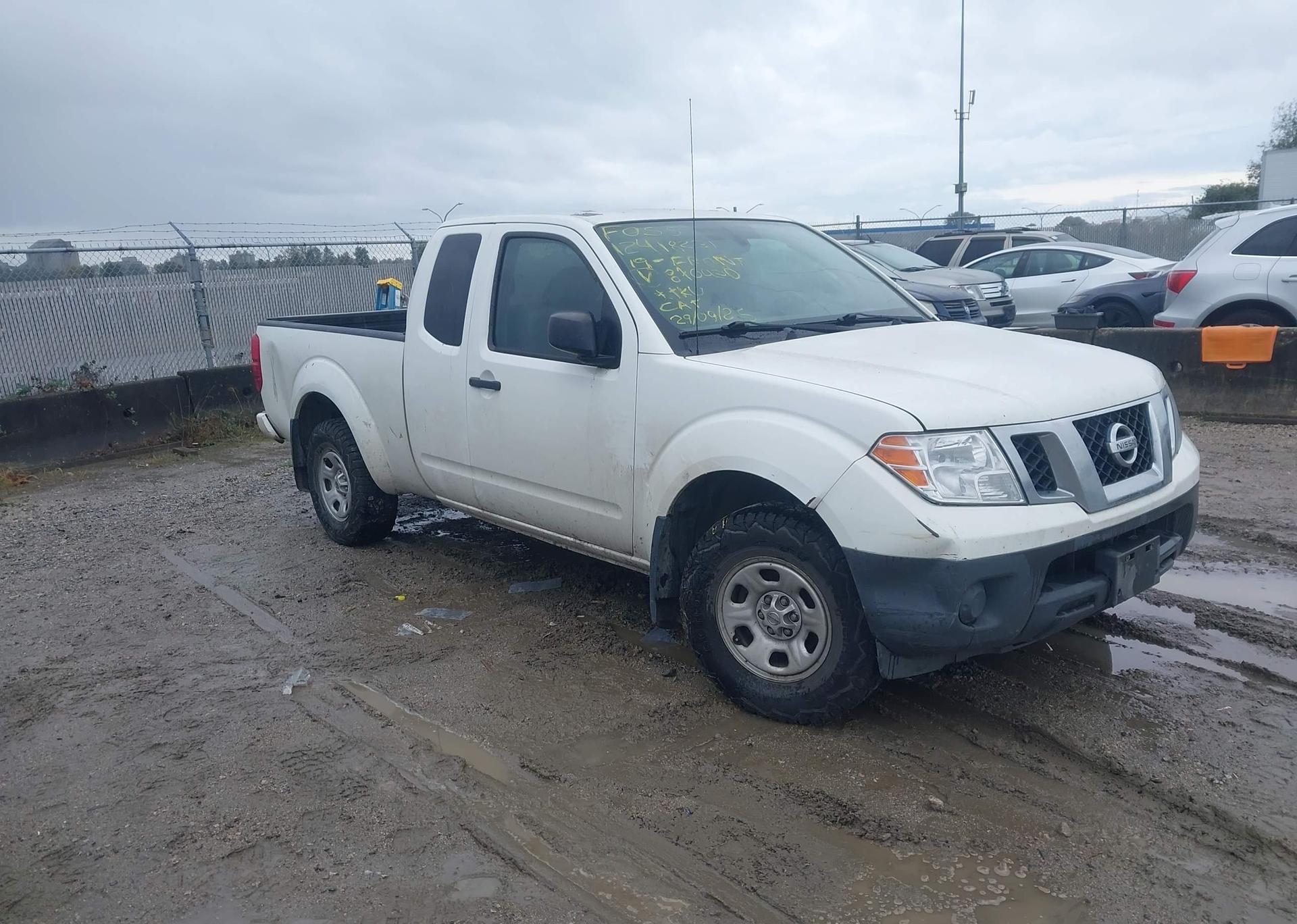 2019 NISSAN Frontier s