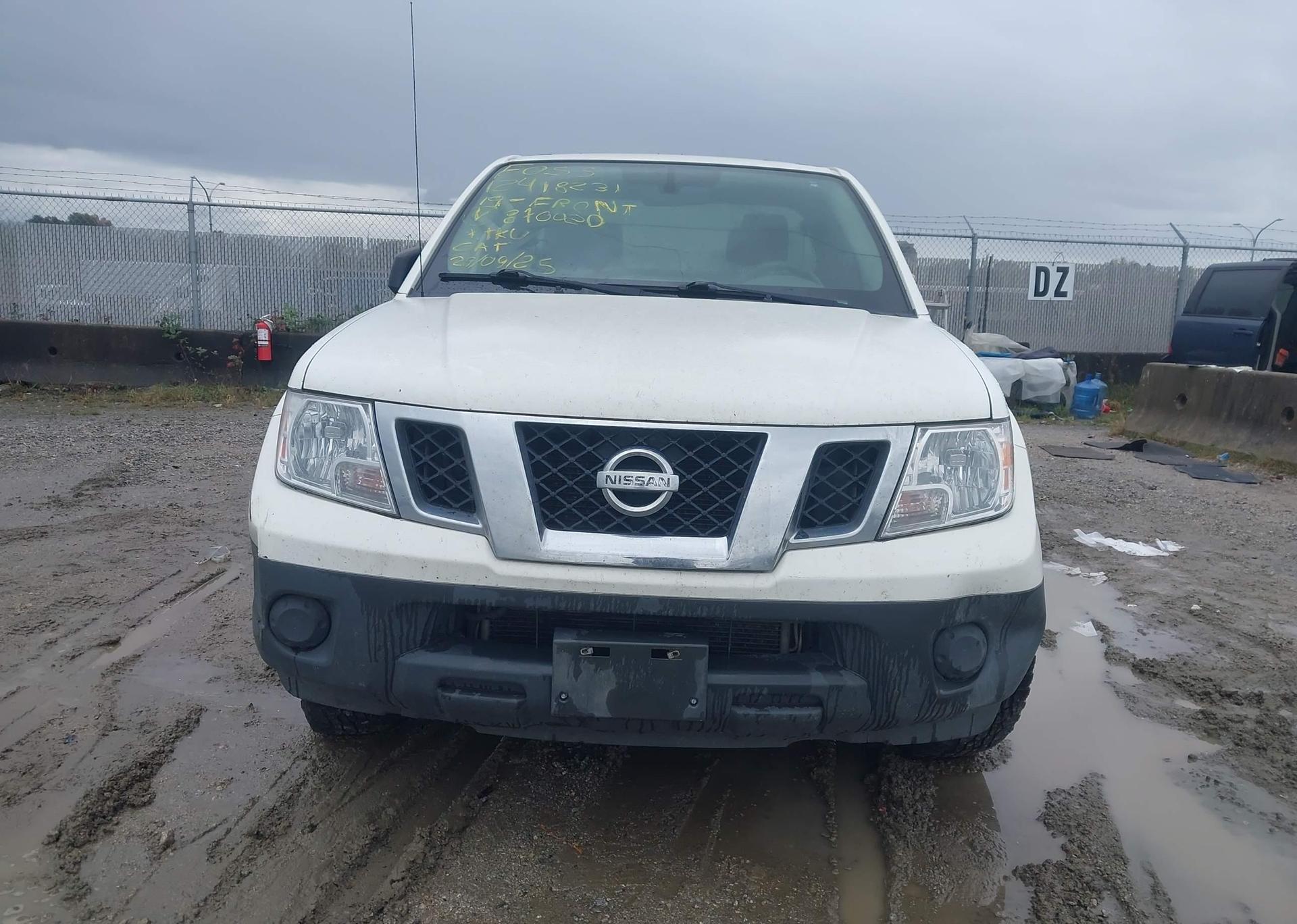 2019 NISSAN Frontier s