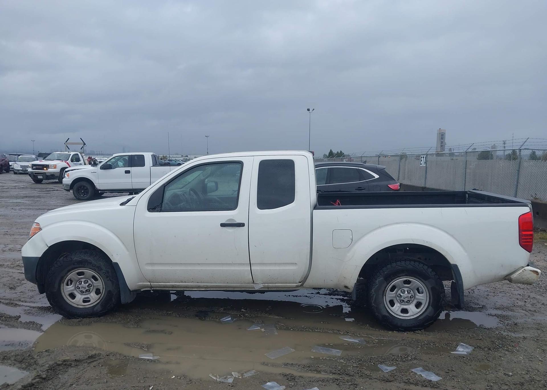 2019 NISSAN Frontier s