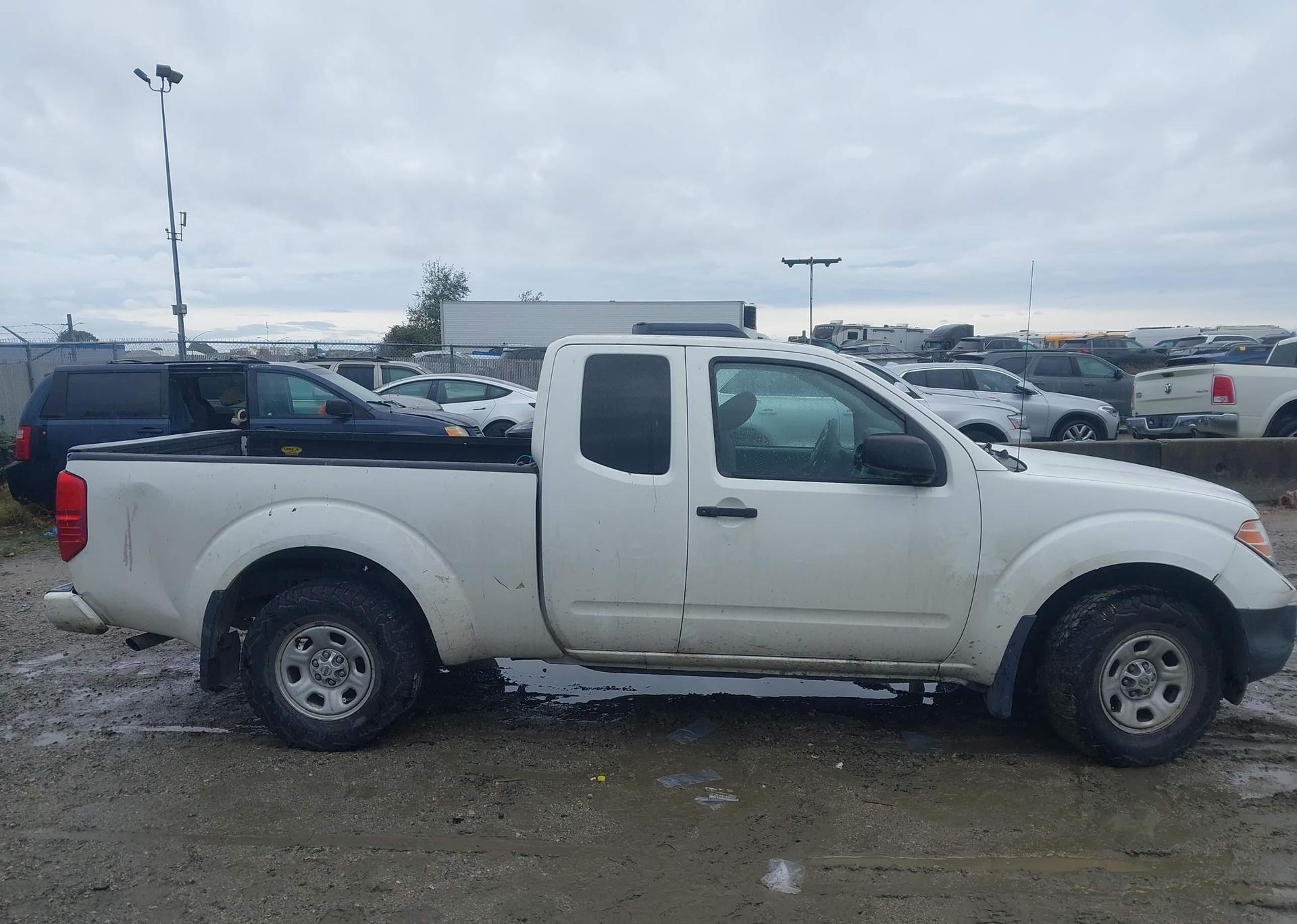 2019 NISSAN Frontier s
