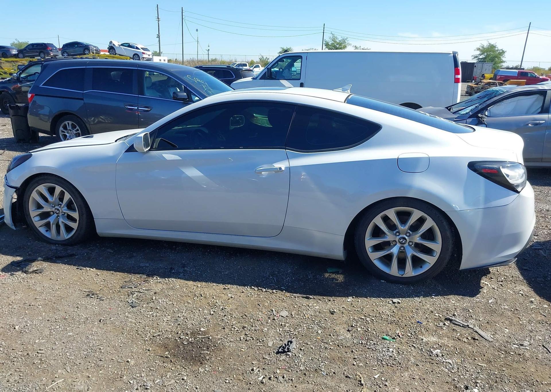 2013 HYUNDAI GENESIS