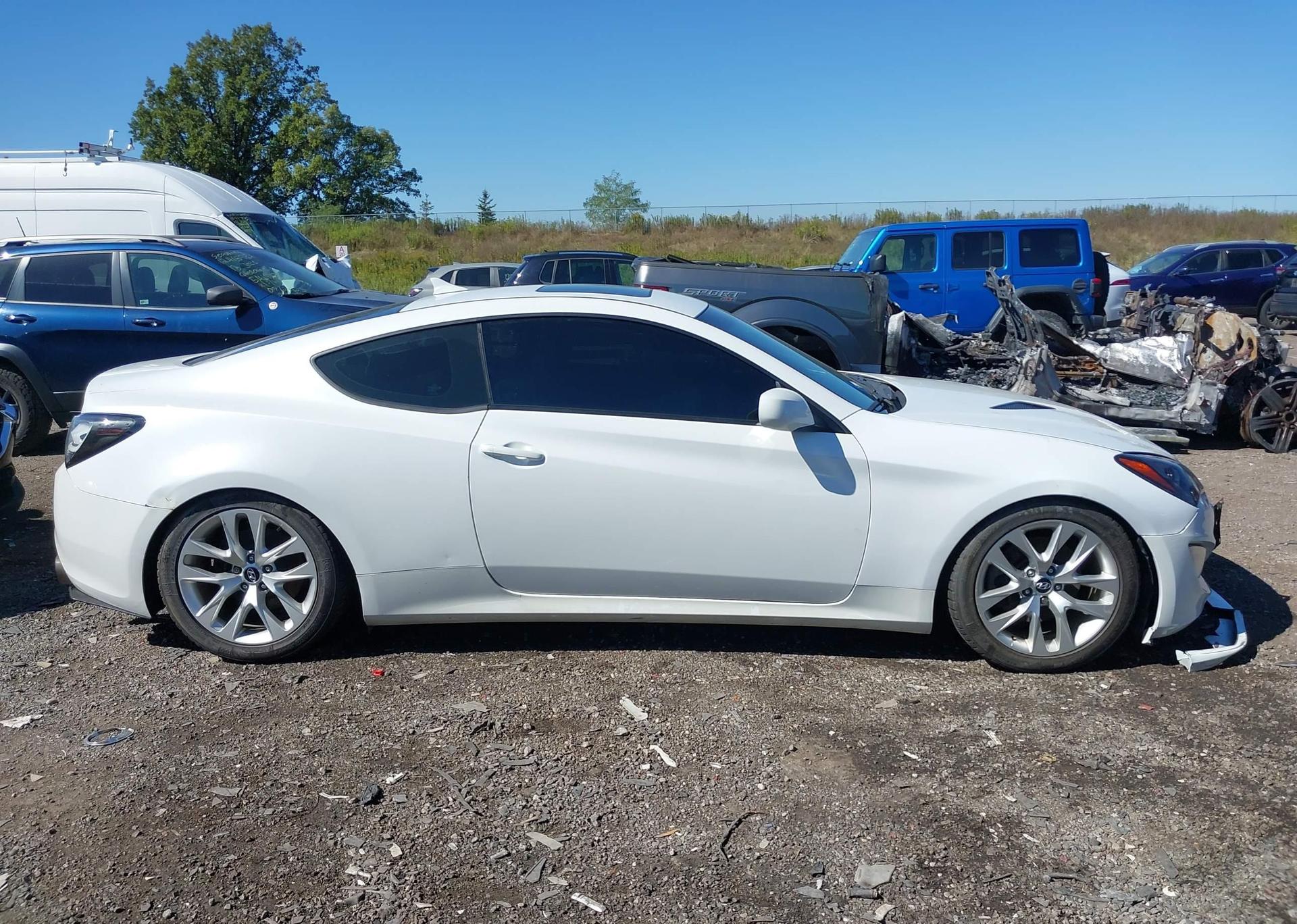 2013 HYUNDAI GENESIS