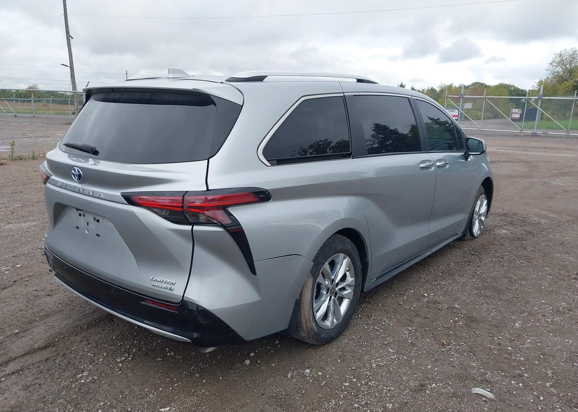 2024 TOYOTA SIENNA LIMITED 7-PASSENGER