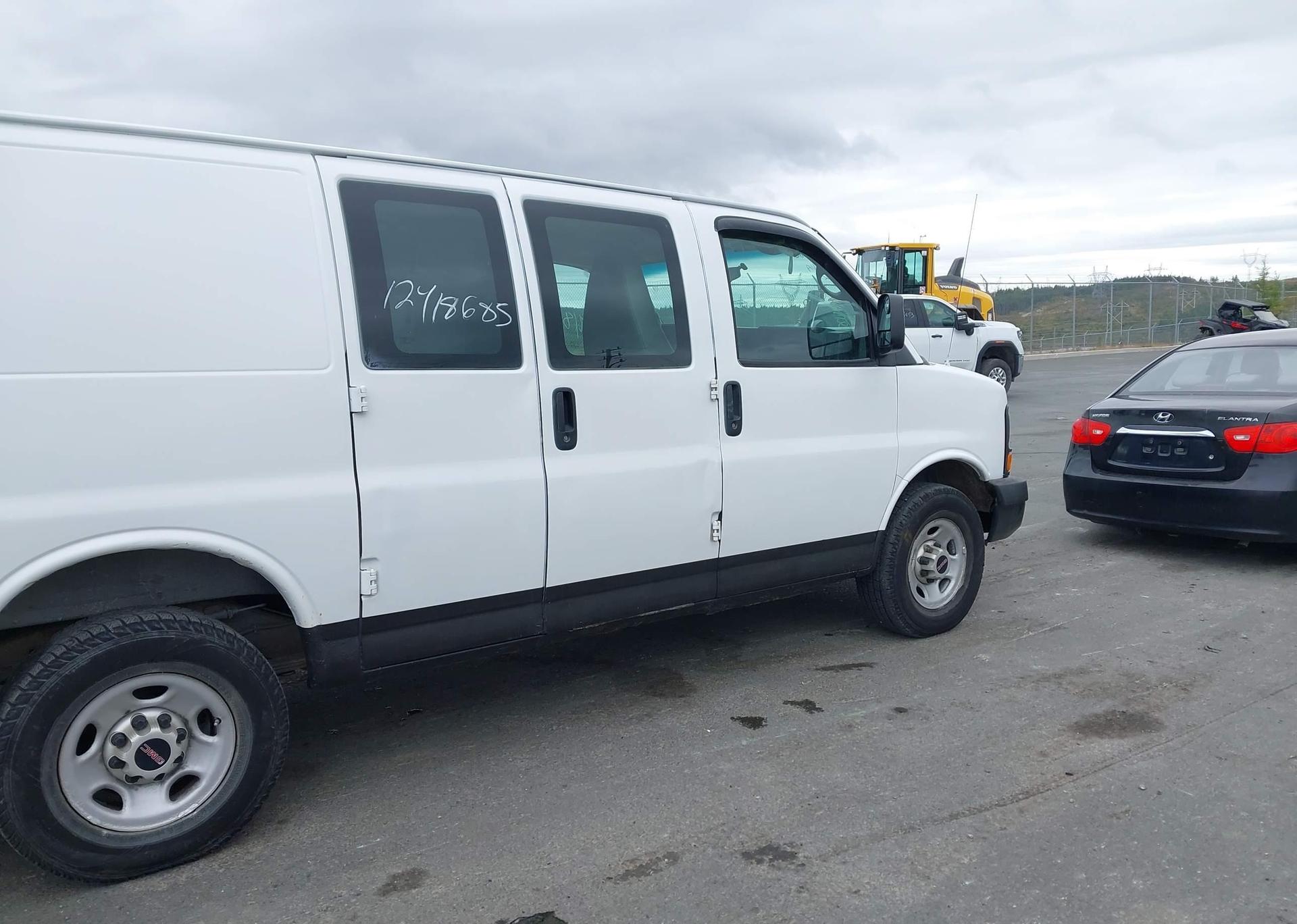2013 GMC SAVANA 2500 STANDARD