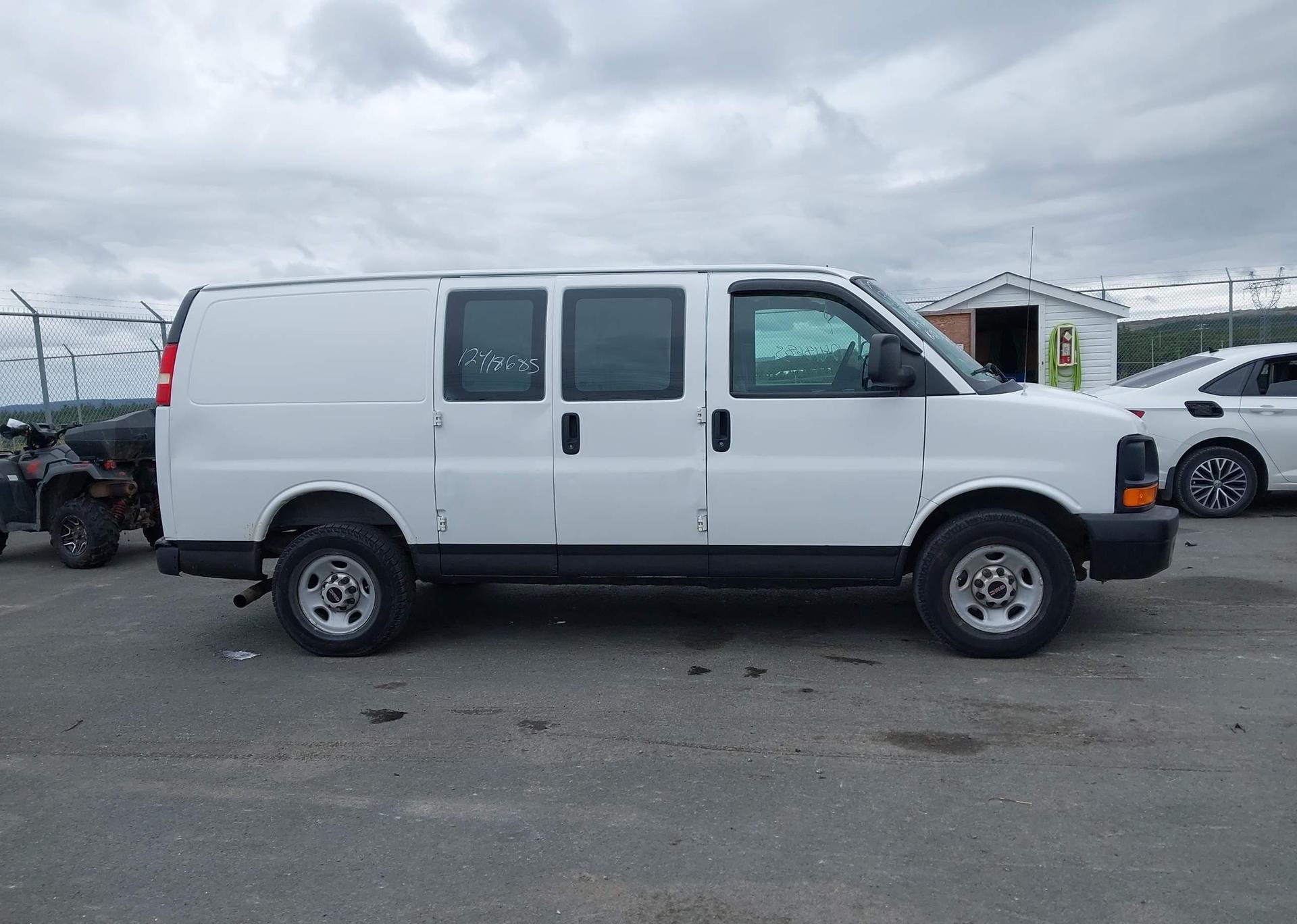 2013 GMC SAVANA 2500 STANDARD