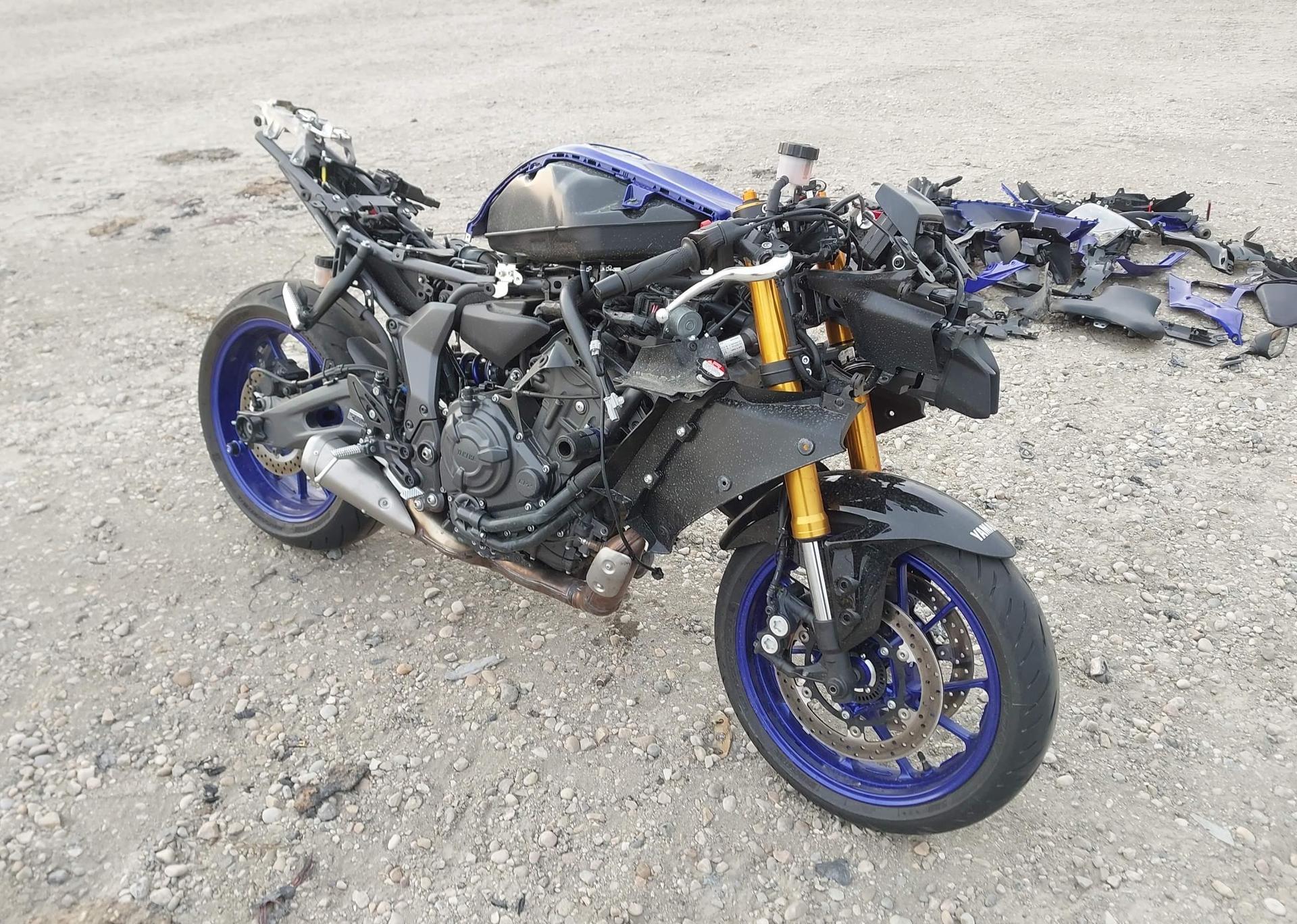 2025 YAMAHA YZFR7