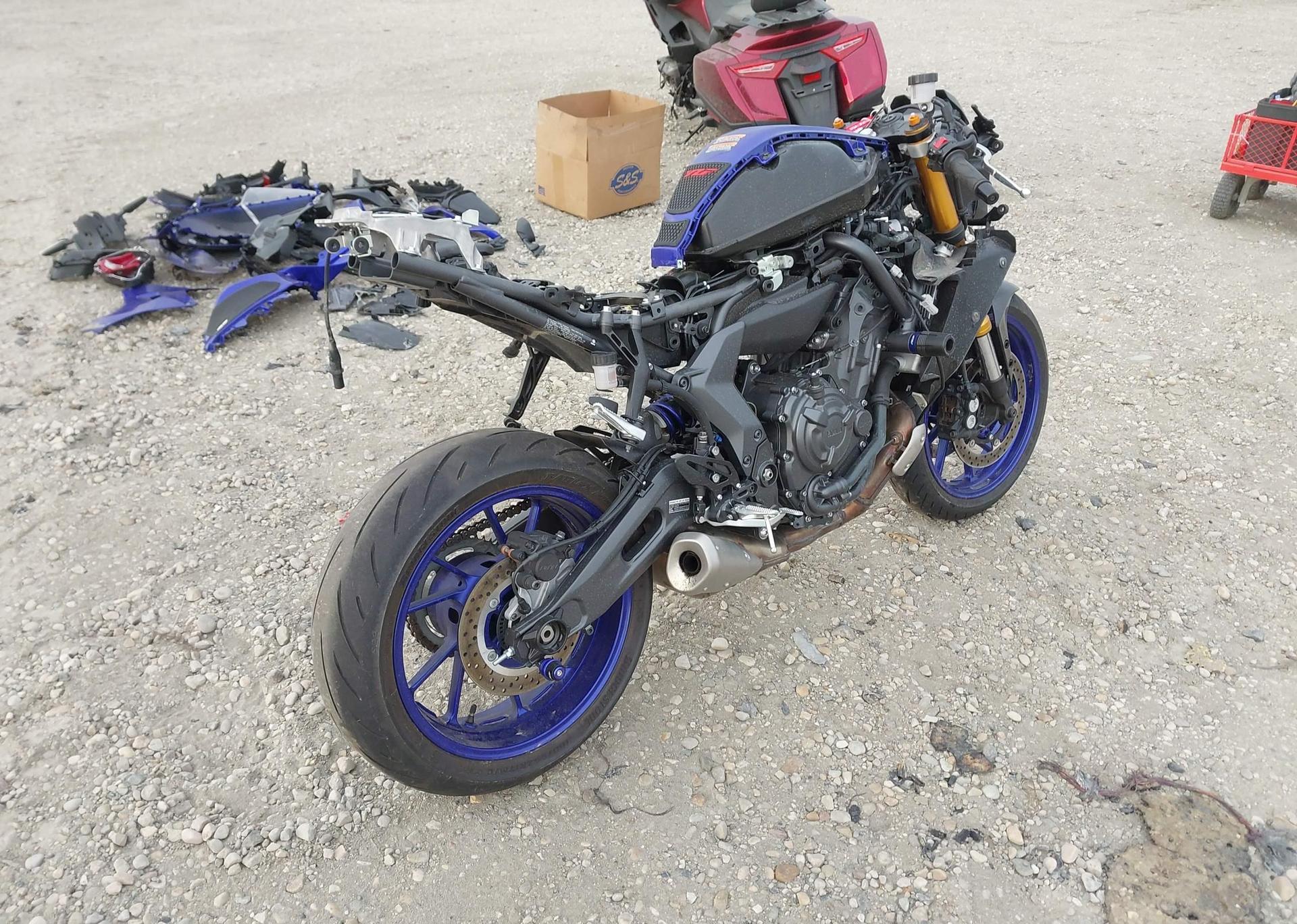 2025 YAMAHA YZFR7