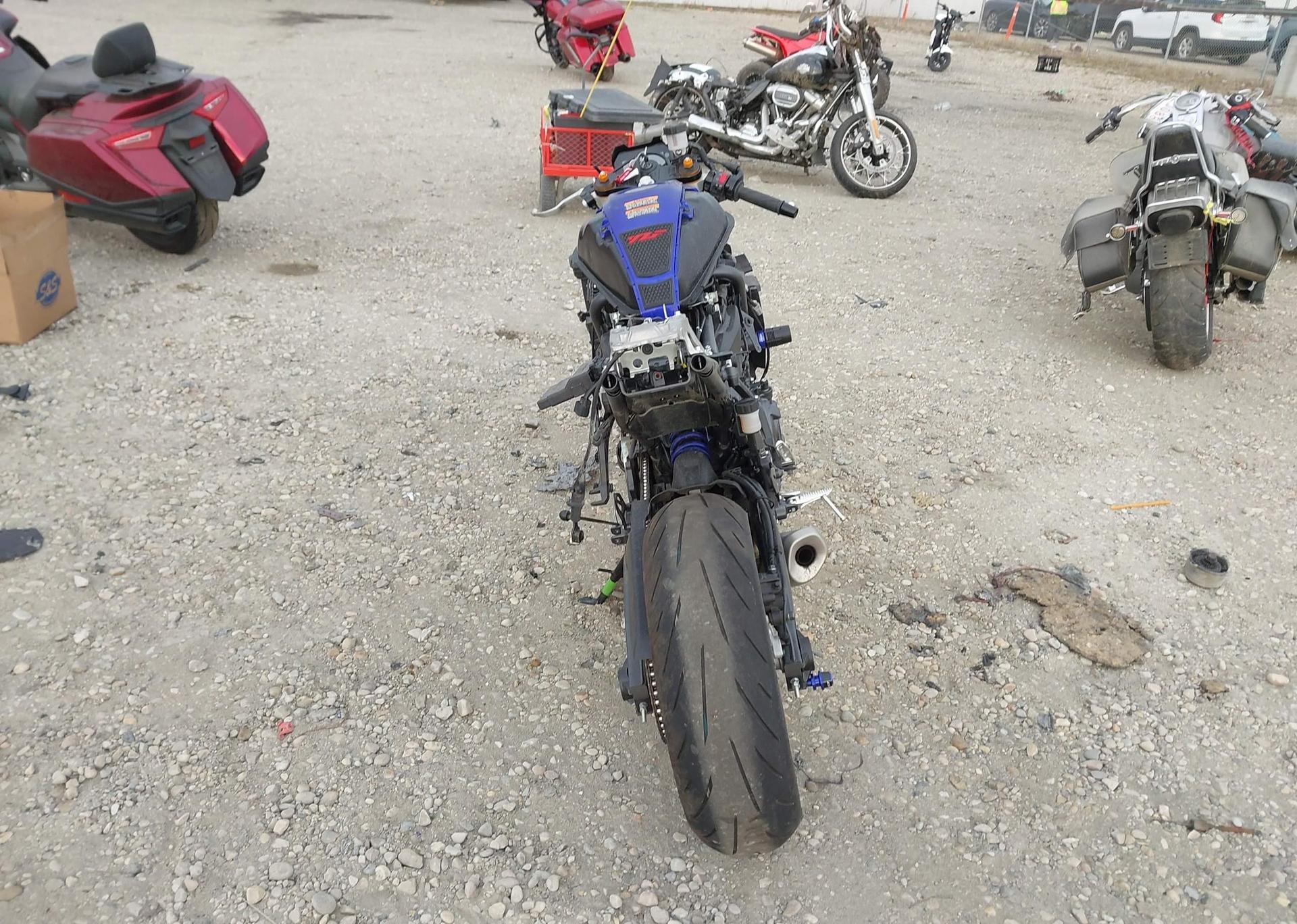 2025 YAMAHA YZFR7