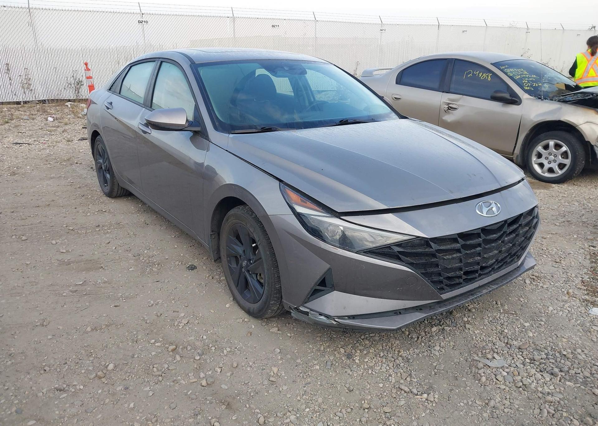 2023 HYUNDAI ELANTRA PREFERRED IVT WITH TECH PACKAGE