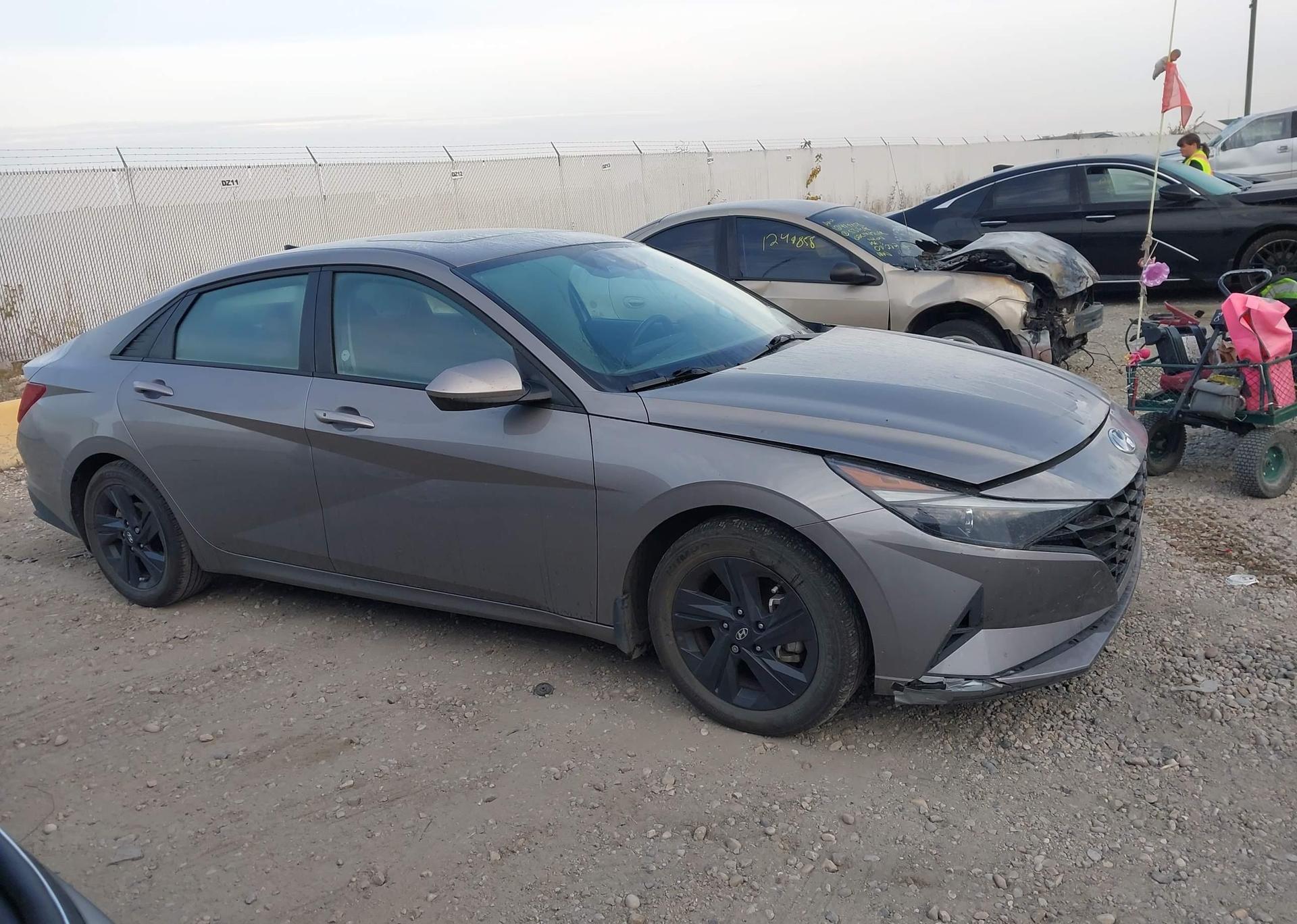 2023 HYUNDAI ELANTRA PREFERRED IVT WITH TECH PACKAGE