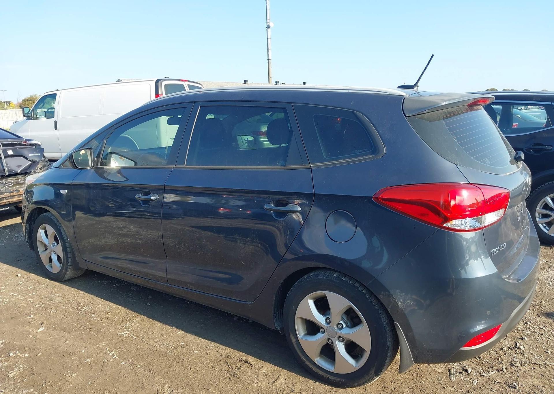 2014 KIA RONDO