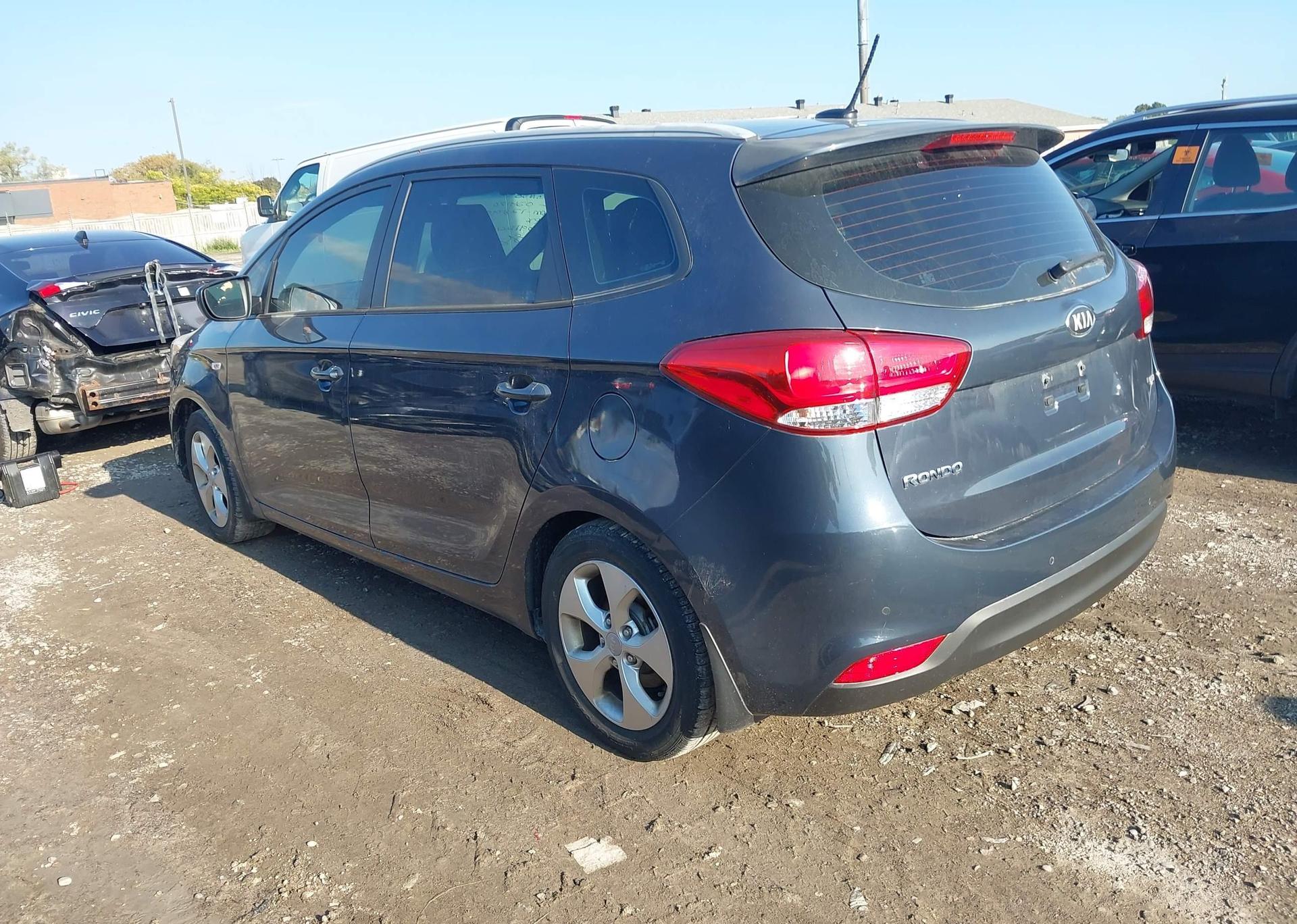 2014 KIA RONDO