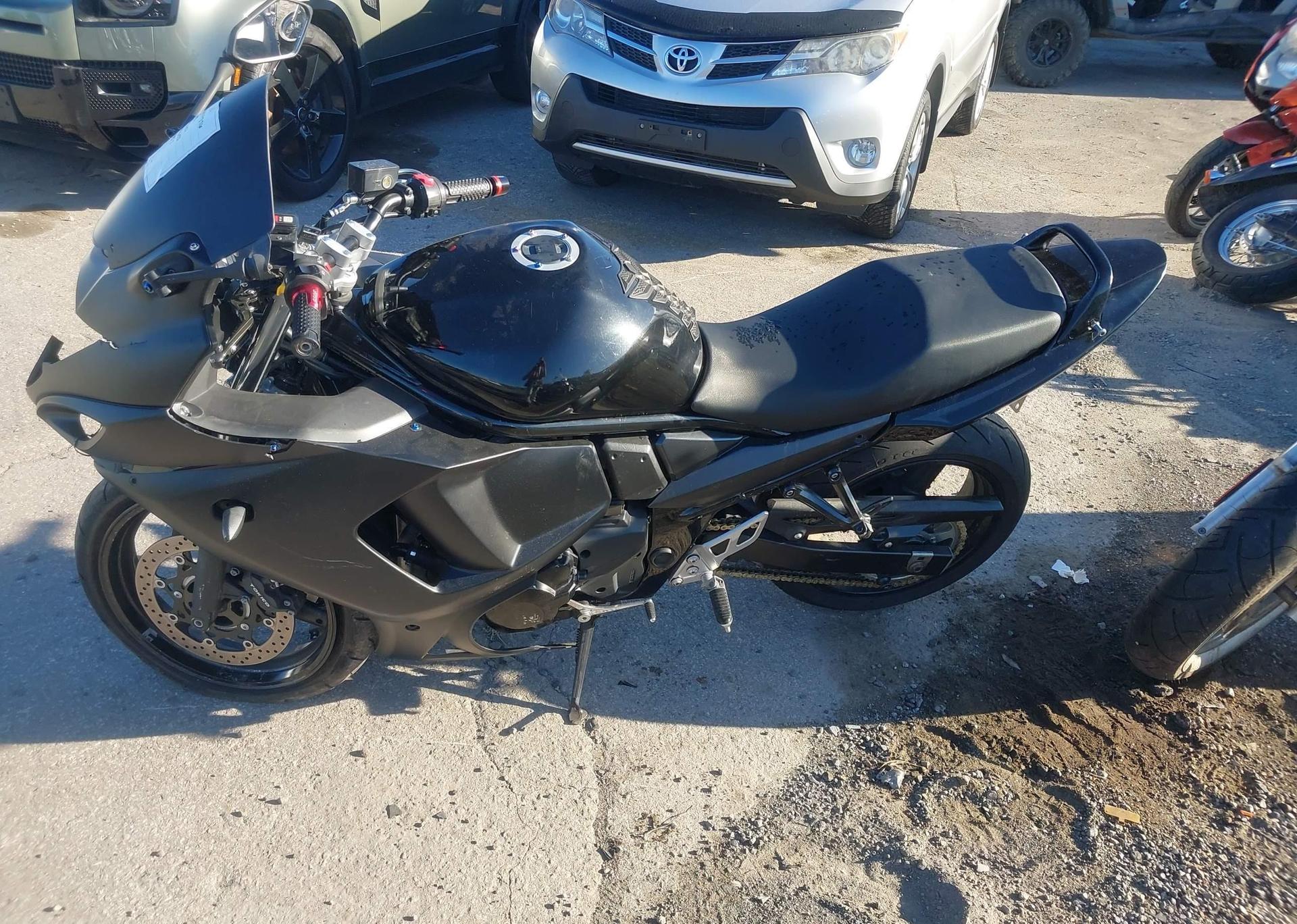 2012 SUZUKI GSX650 FA