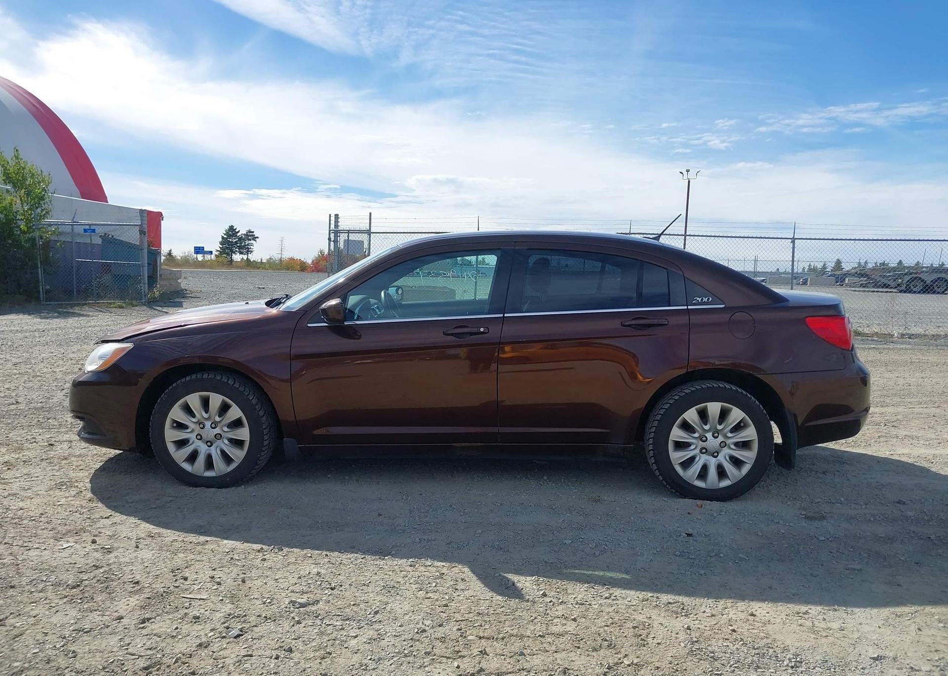 2013 CHRYSLER 200 LX