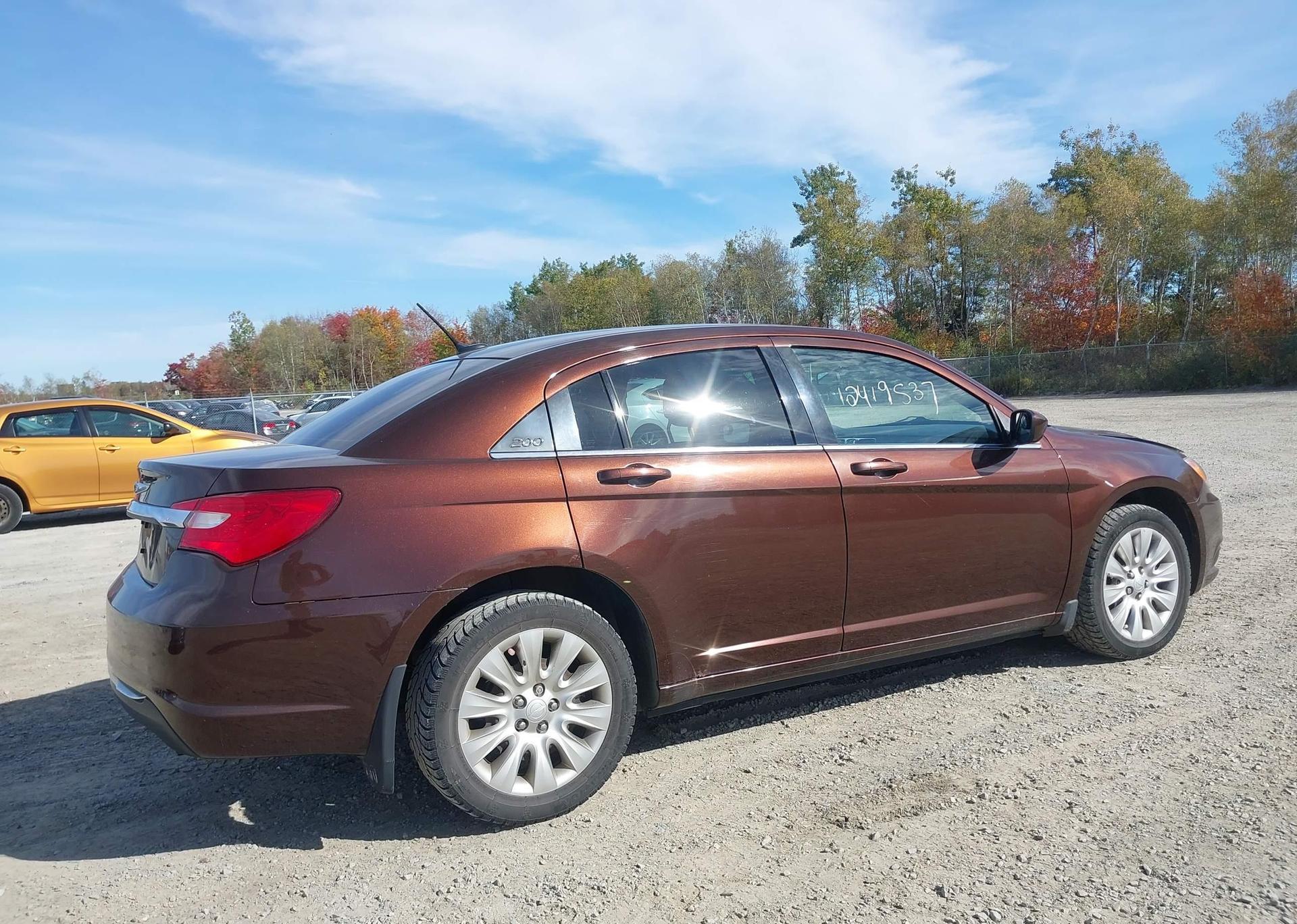 2013 CHRYSLER 200 LX