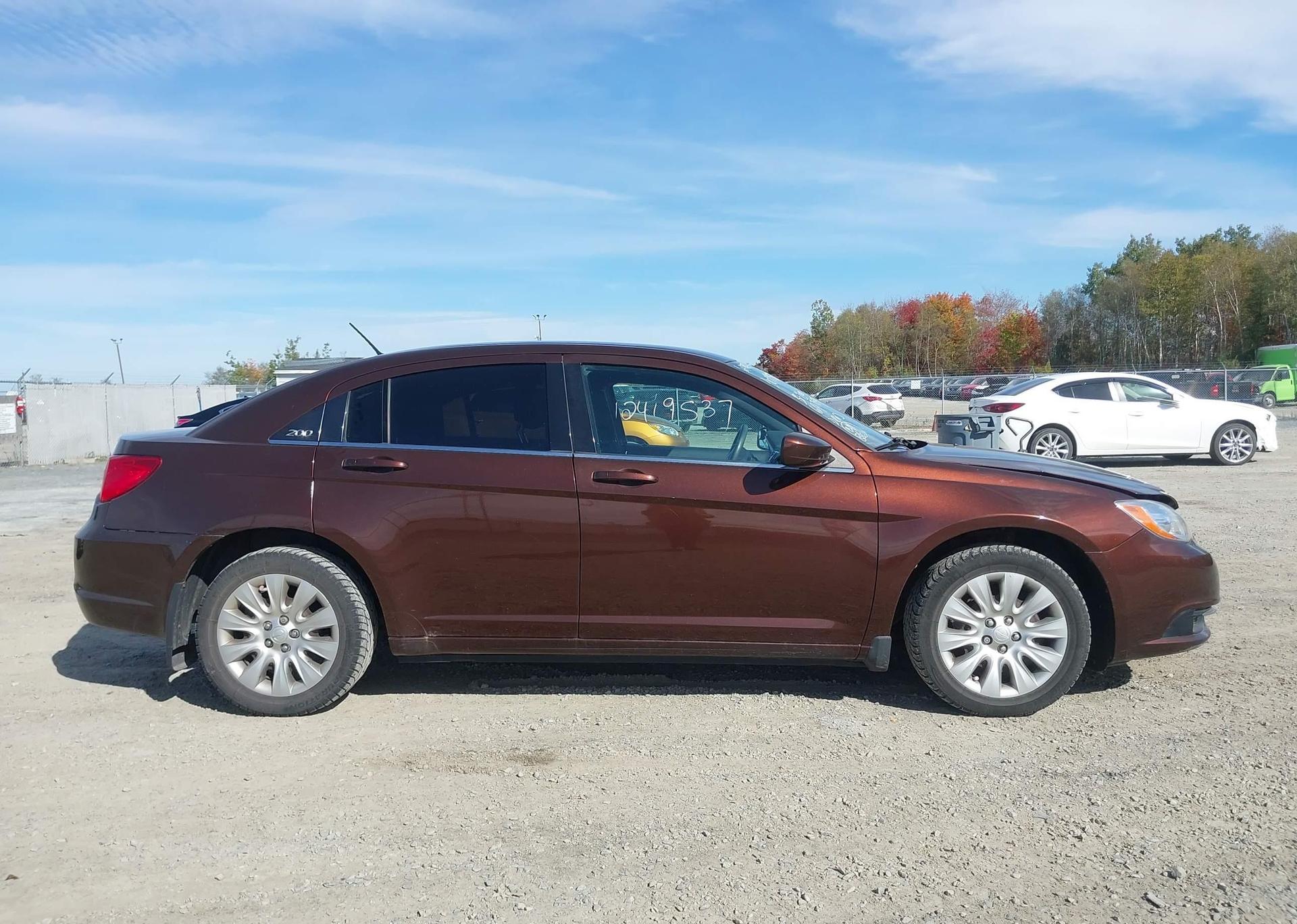 2013 CHRYSLER 200 LX