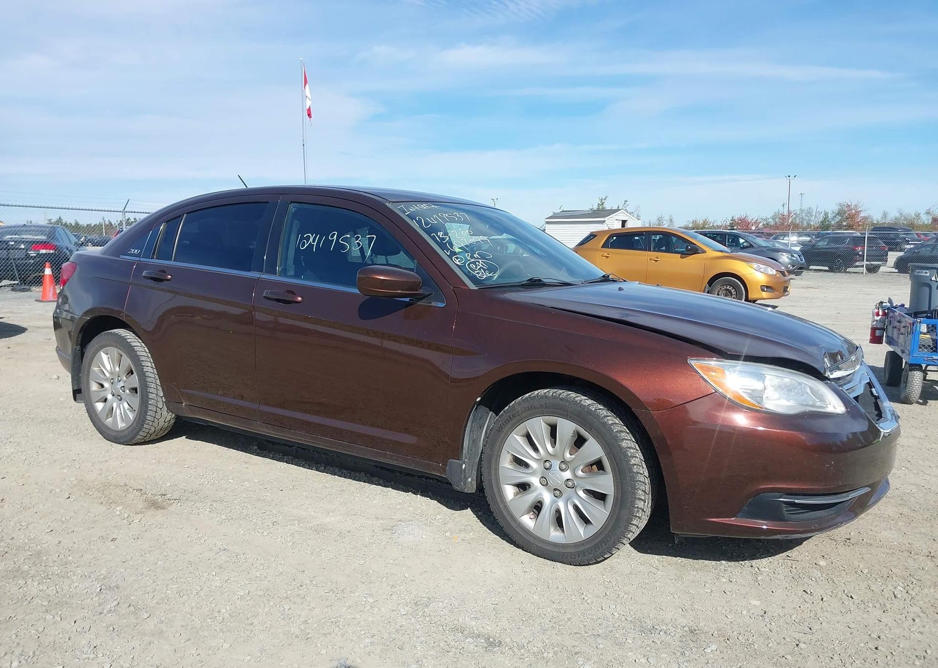 2013 CHRYSLER 200 LX