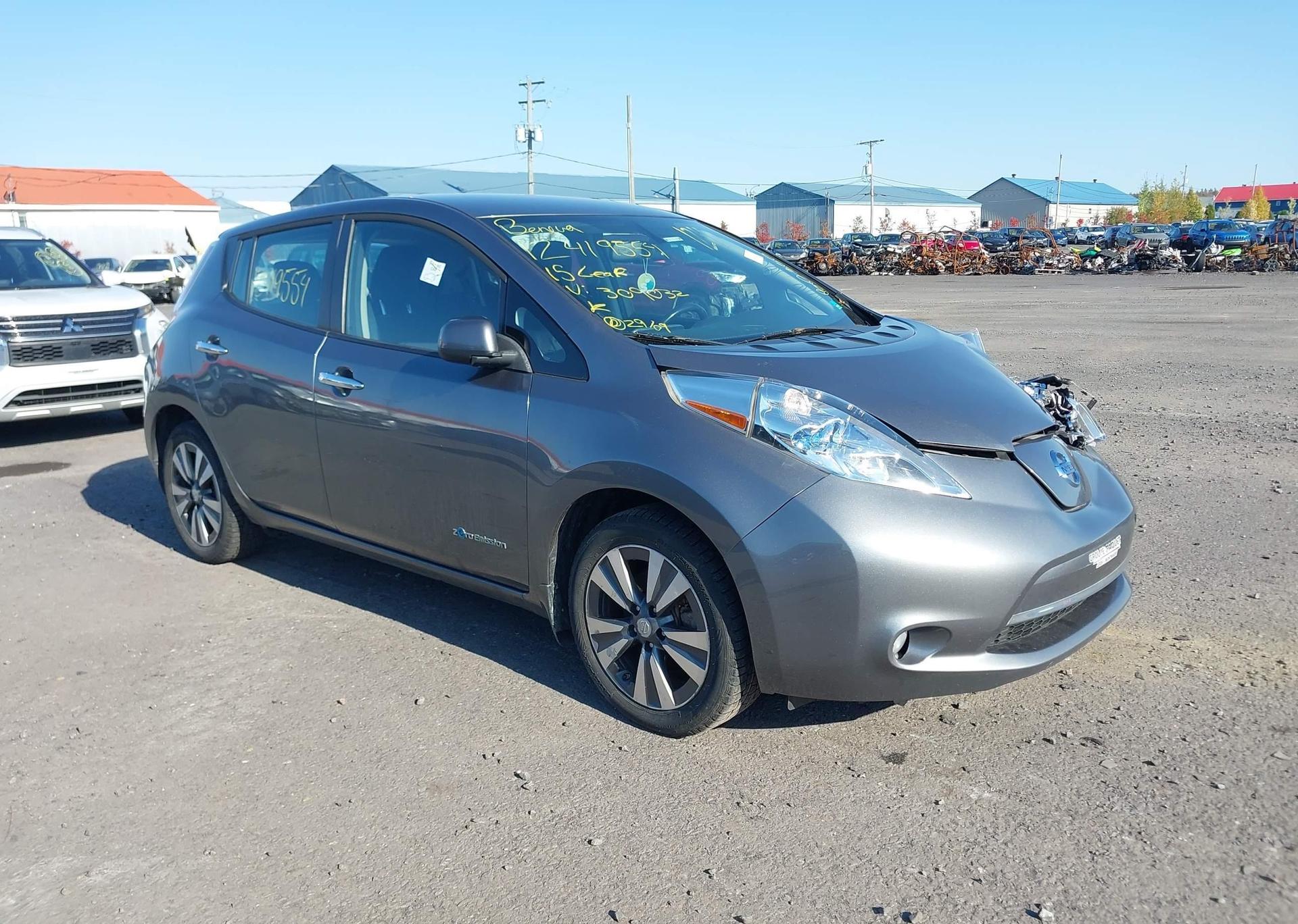 2015 NISSAN LEAF SV