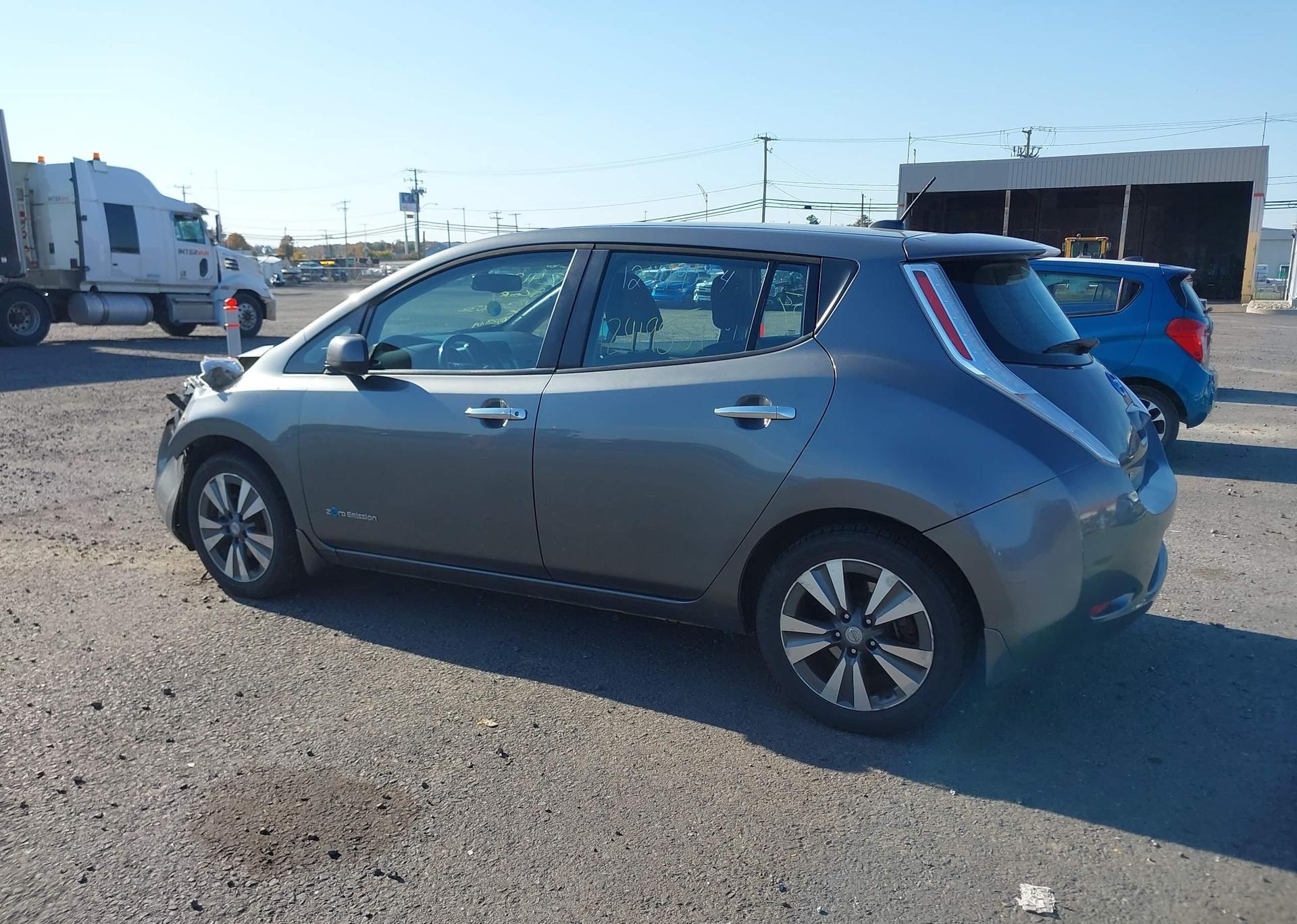 2015 NISSAN LEAF SV