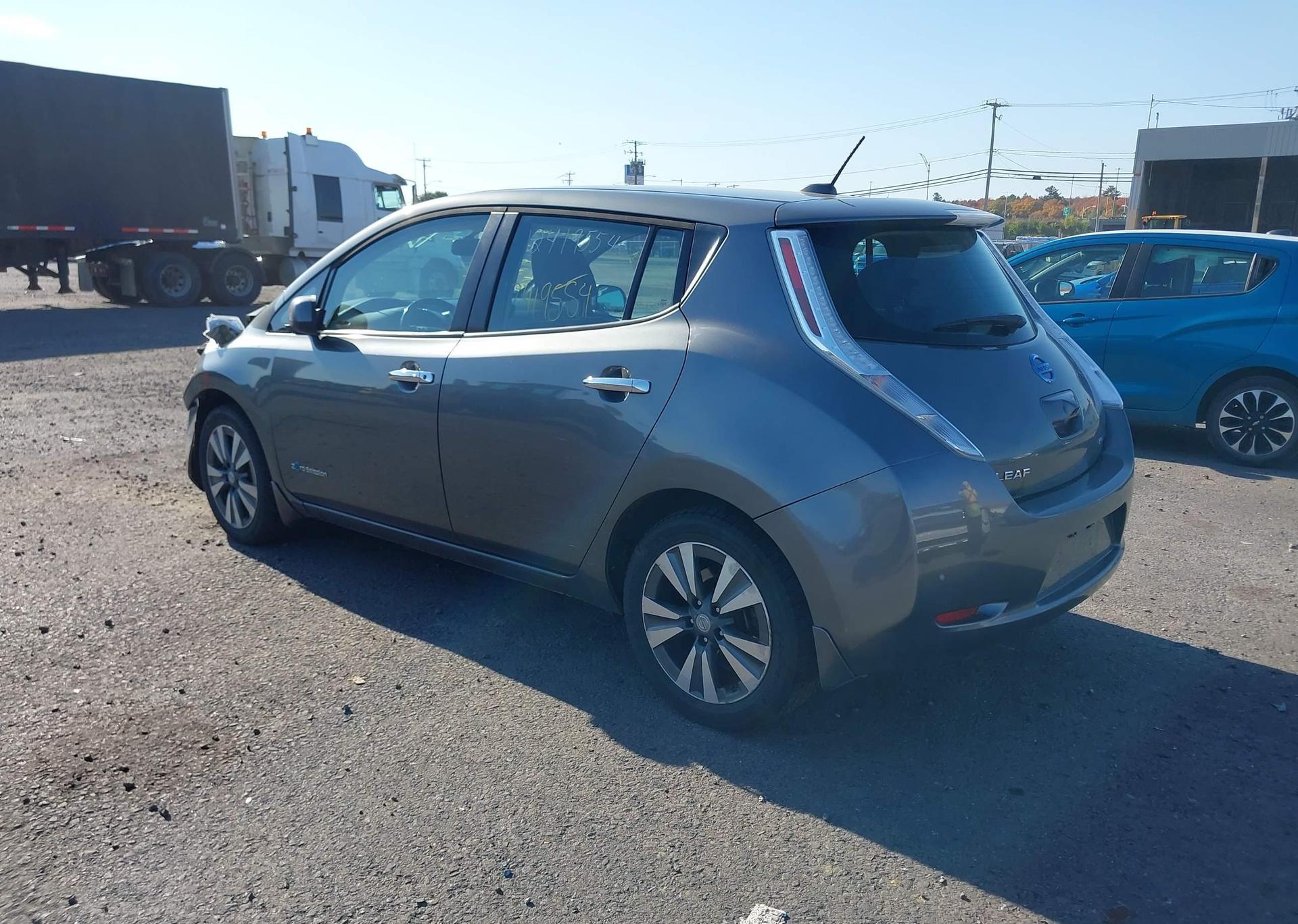 2015 NISSAN LEAF SV