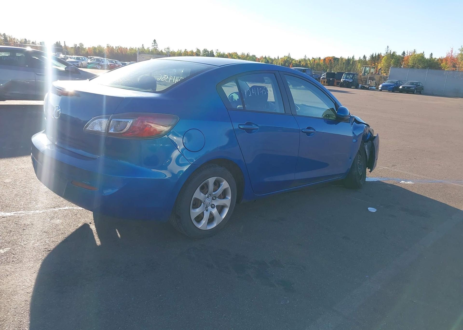 2013 MAZDA MAZDA3 GX