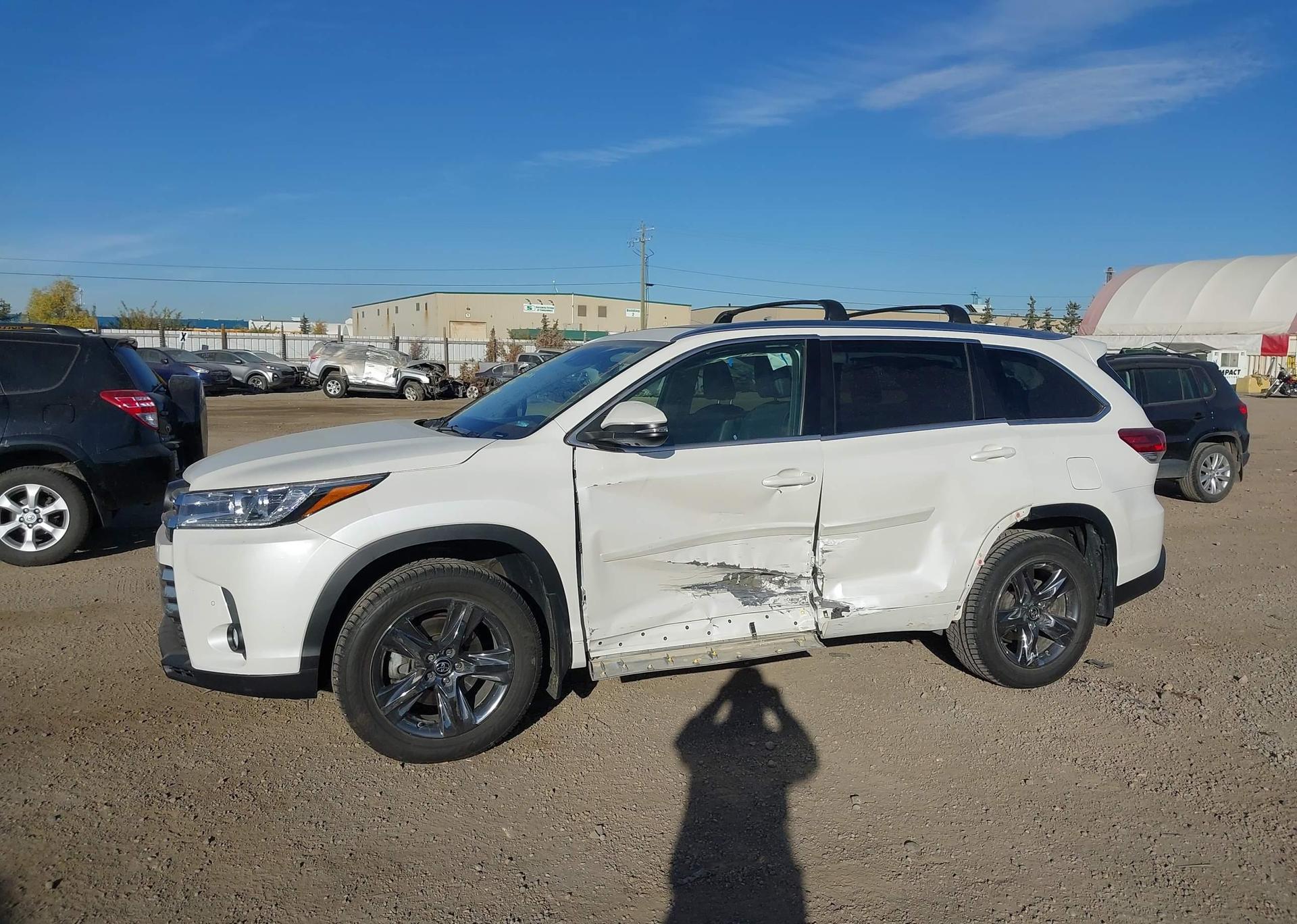 2017 TOYOTA HIGHLANDER LIMITED