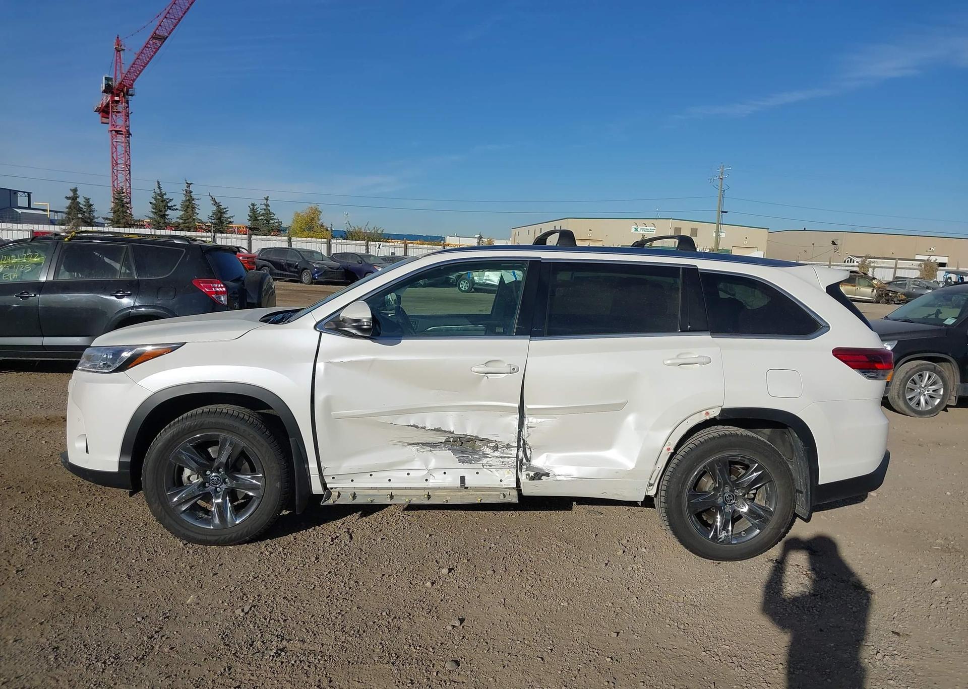 2017 TOYOTA HIGHLANDER LIMITED