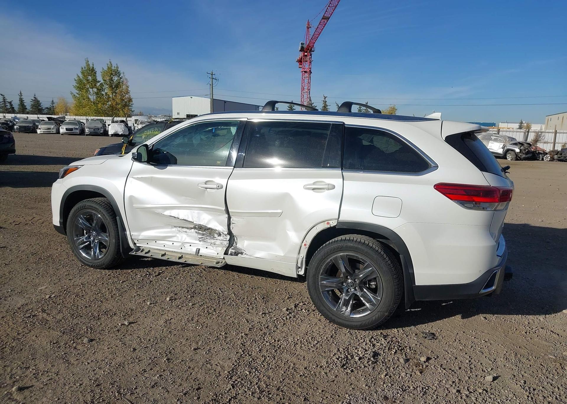2017 TOYOTA HIGHLANDER LIMITED