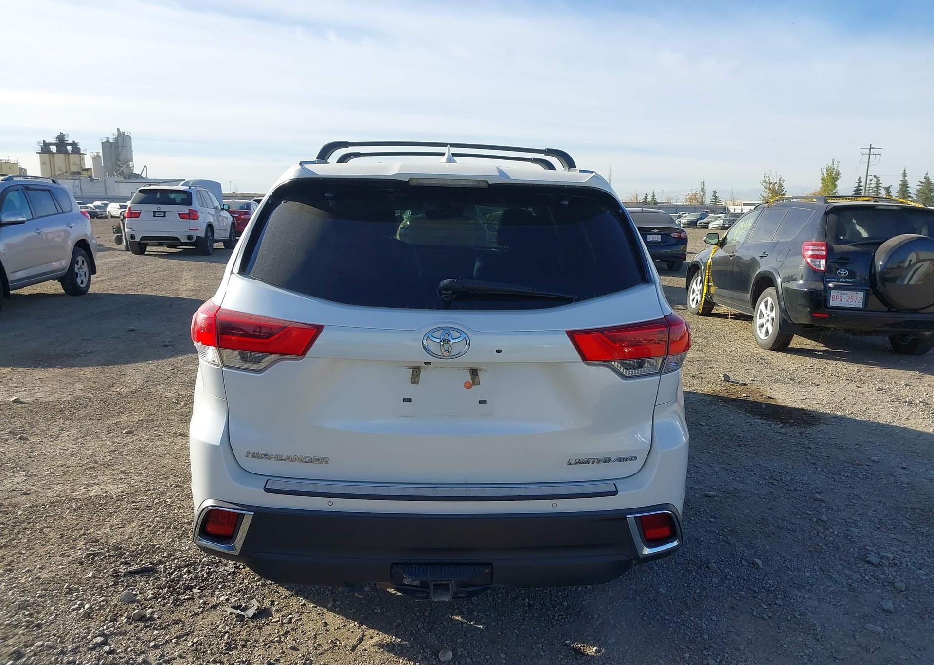 2017 TOYOTA HIGHLANDER LIMITED
