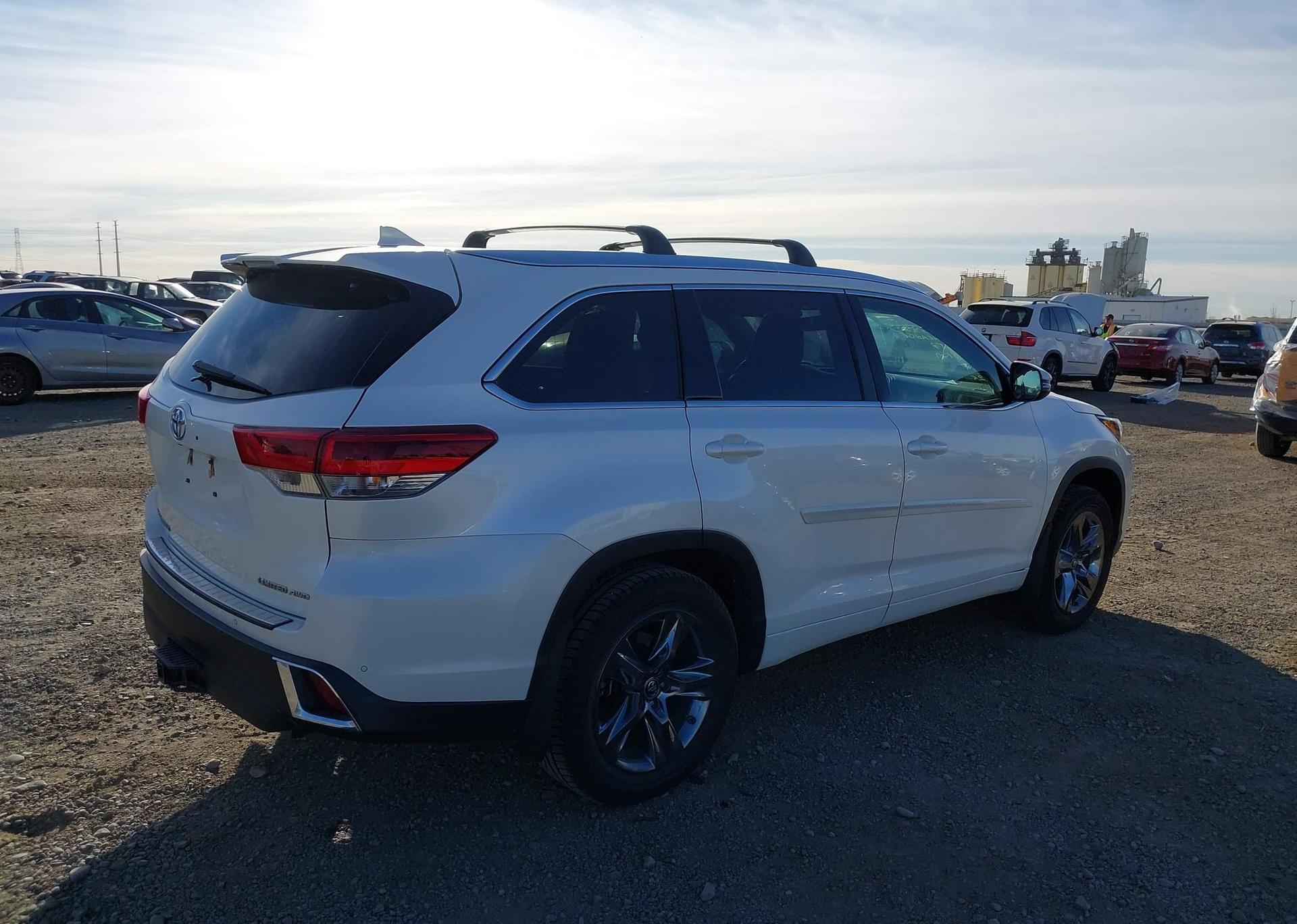 2017 TOYOTA HIGHLANDER LIMITED