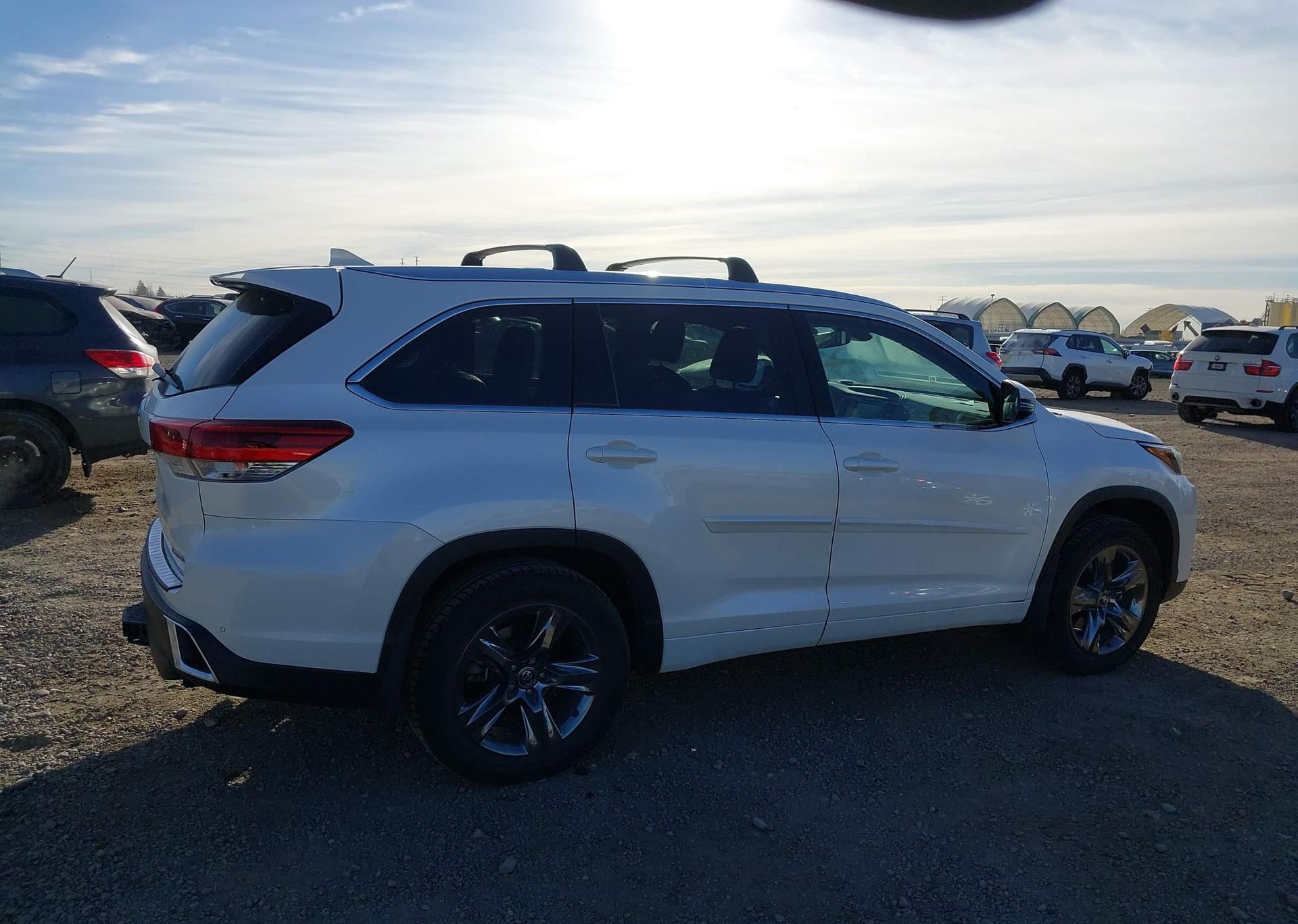 2017 TOYOTA HIGHLANDER LIMITED