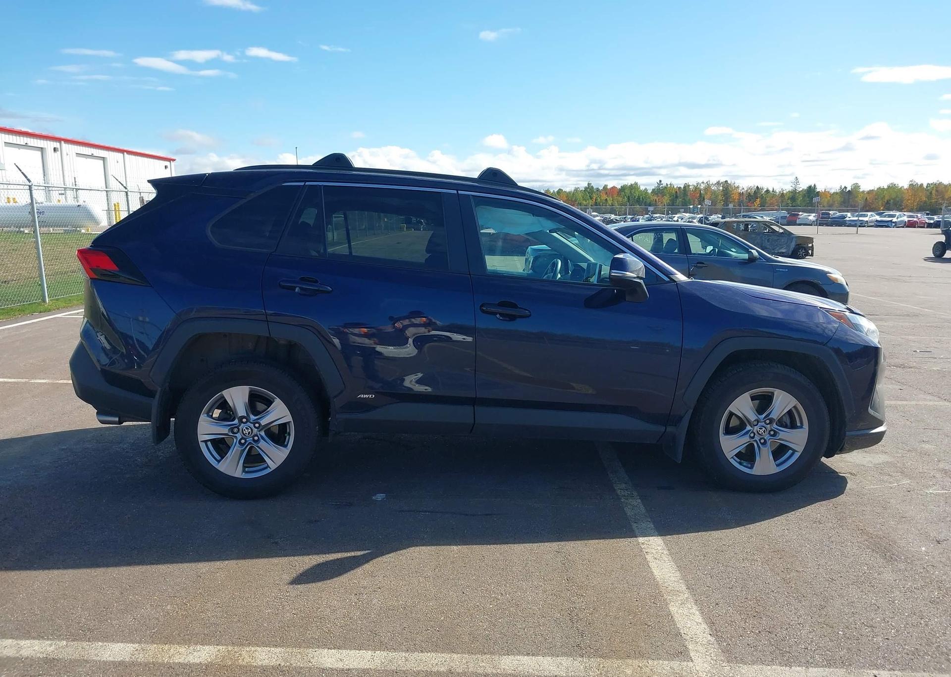 2023 TOYOTA RAV4 HYBRID XLE