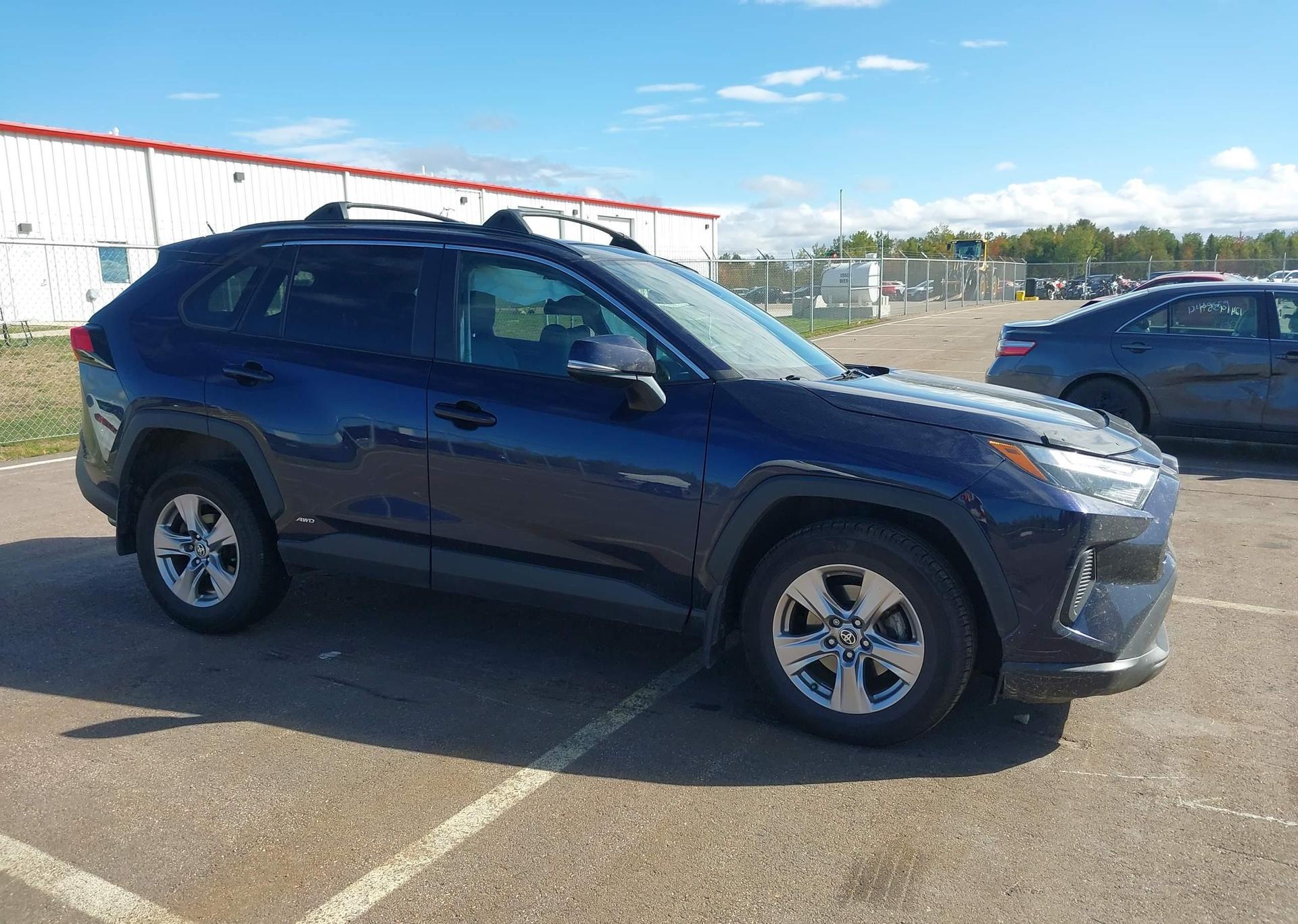 2023 TOYOTA RAV4 HYBRID XLE