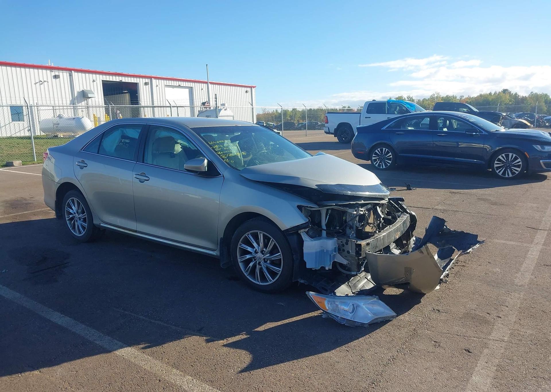 2014 TOYOTA CAMRY LE