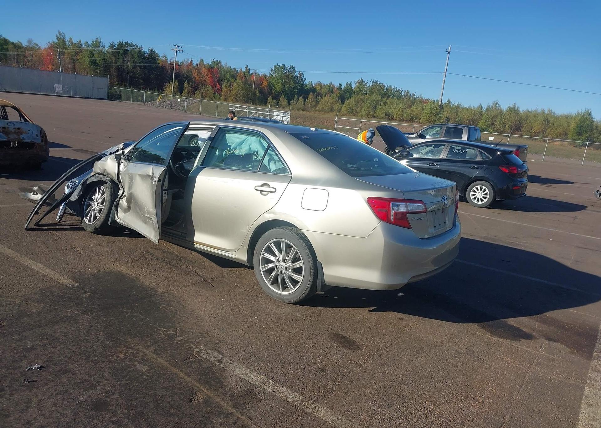 2014 TOYOTA CAMRY LE
