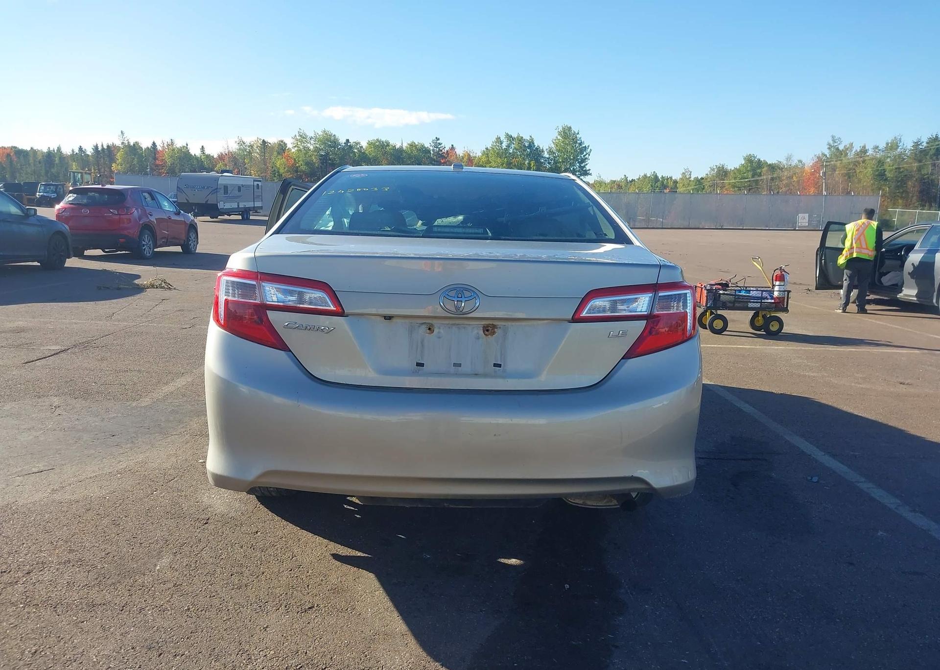 2014 TOYOTA CAMRY LE