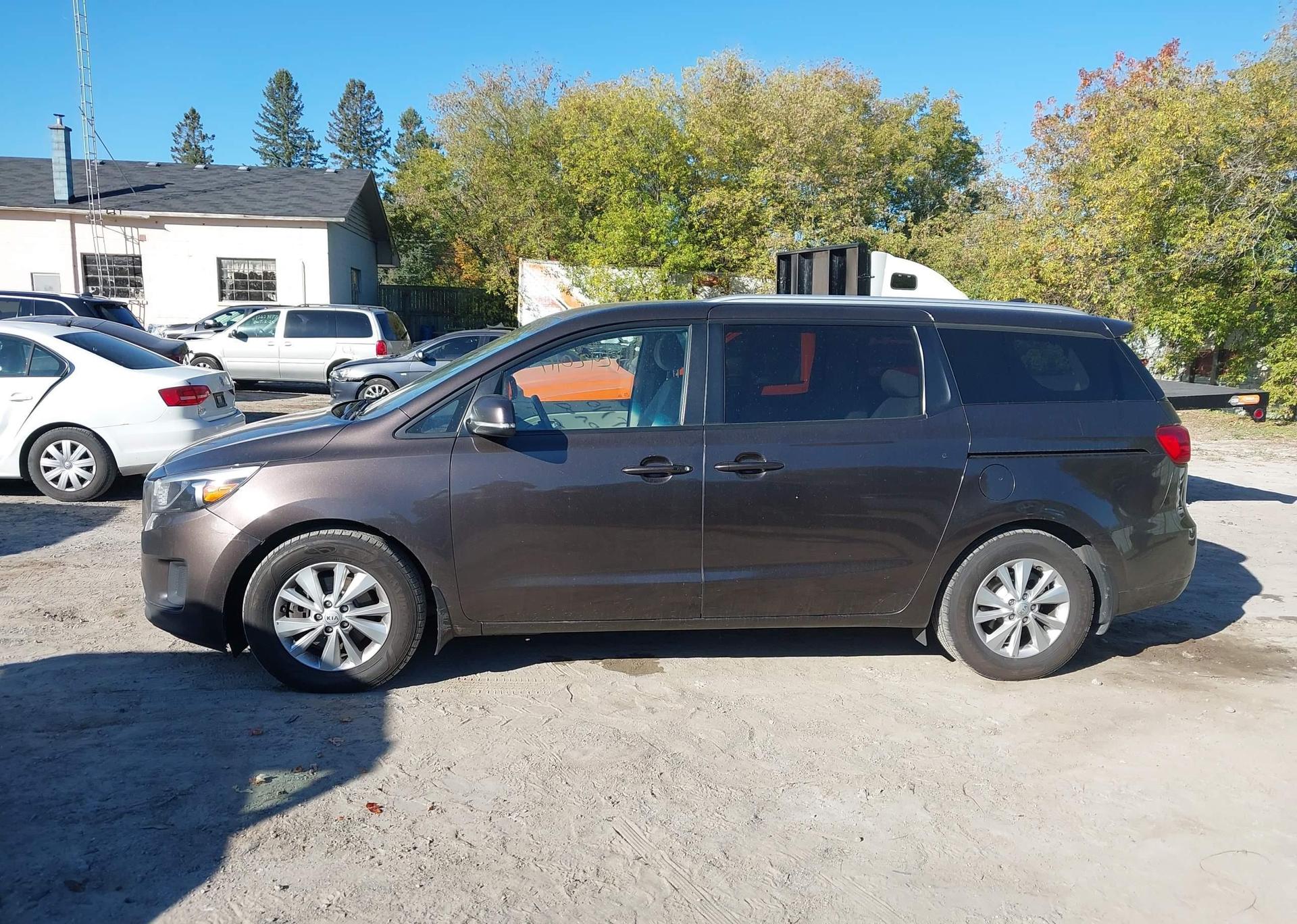 2017 KIA SEDONA LX