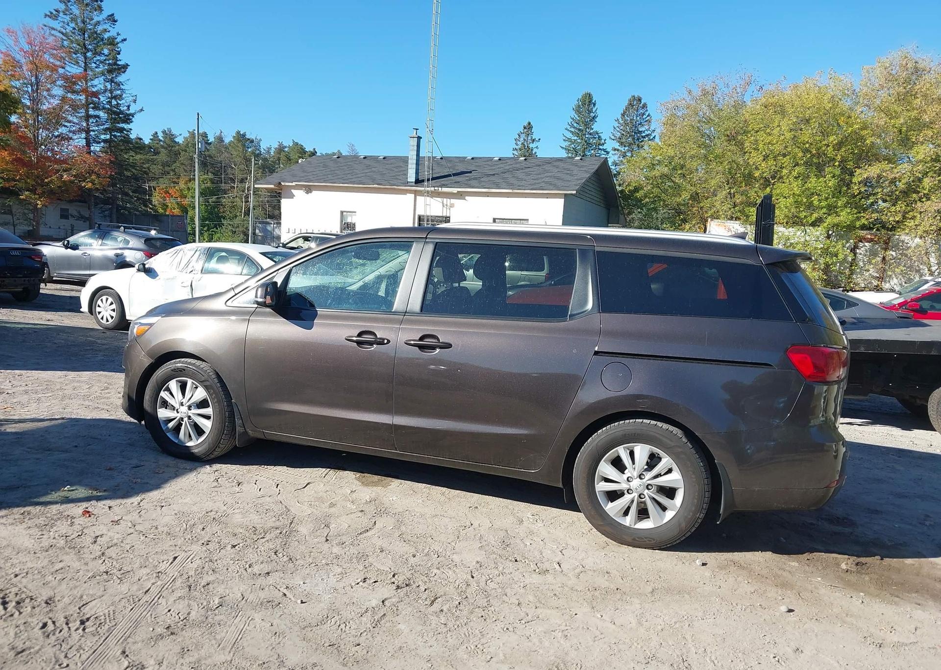 2017 KIA SEDONA LX